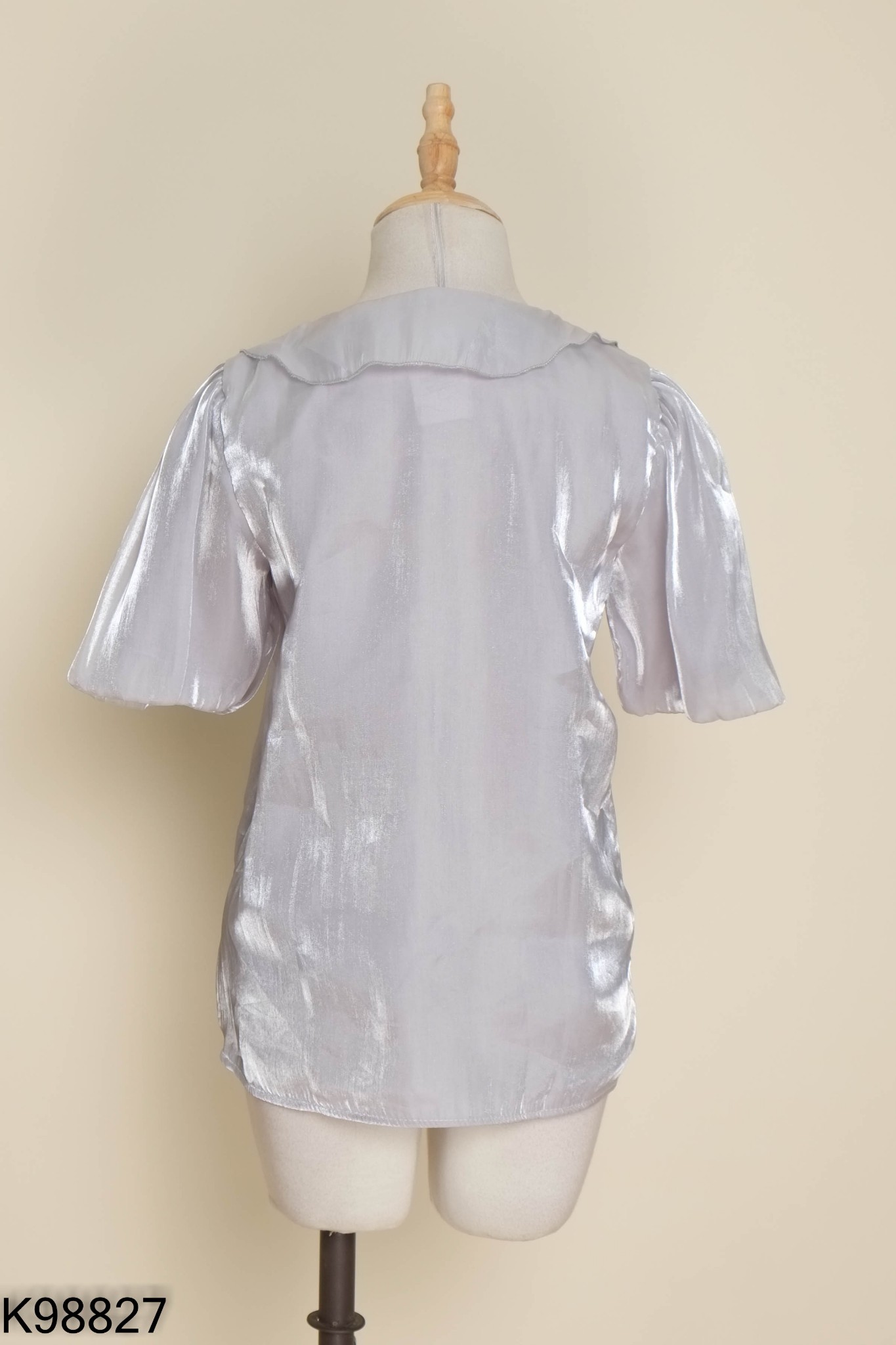 Áo xám bóng phối khuy