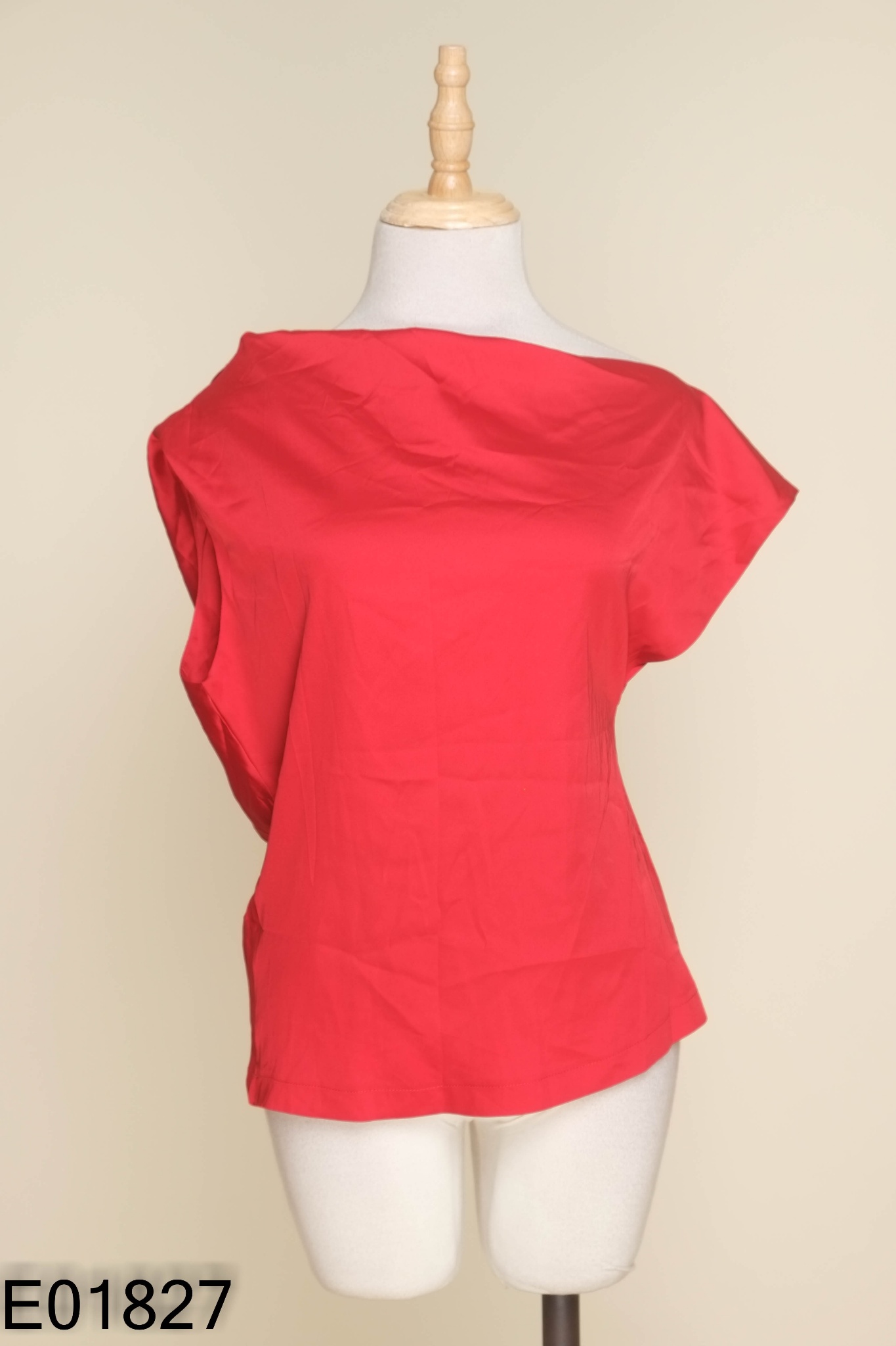 Áo lụa đỏ EM WEAR cổ thuyền