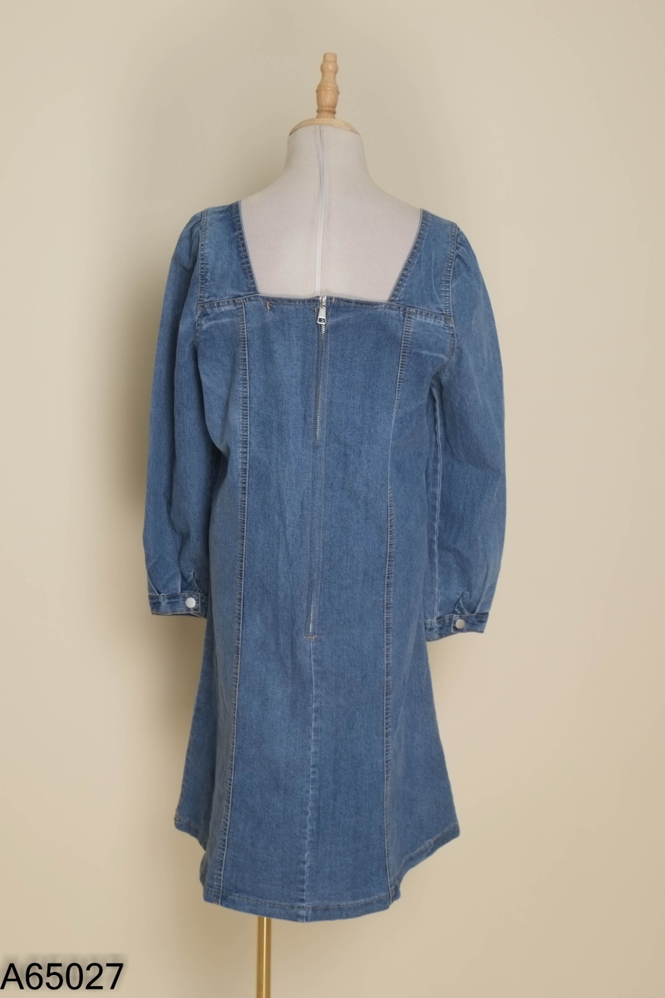 Váy jeans xanh cổ vuông