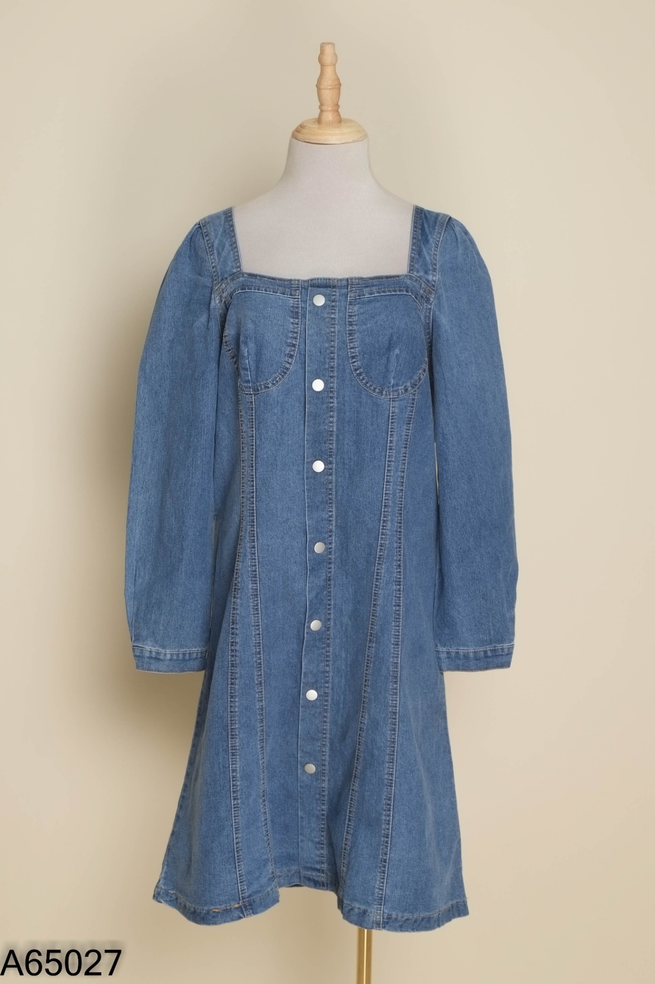 Váy jeans xanh cổ vuông