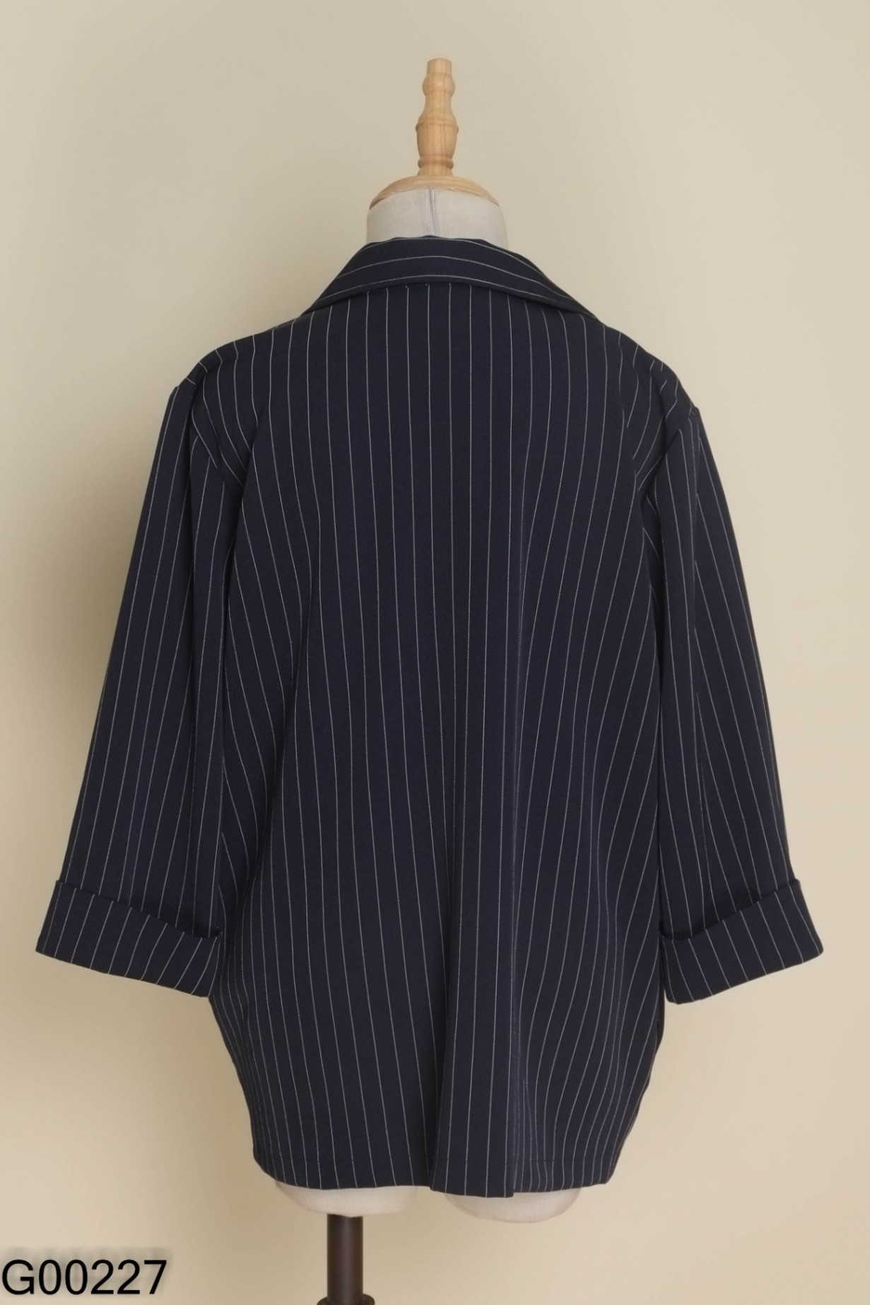 Blazer xanh than kẻ trắng
