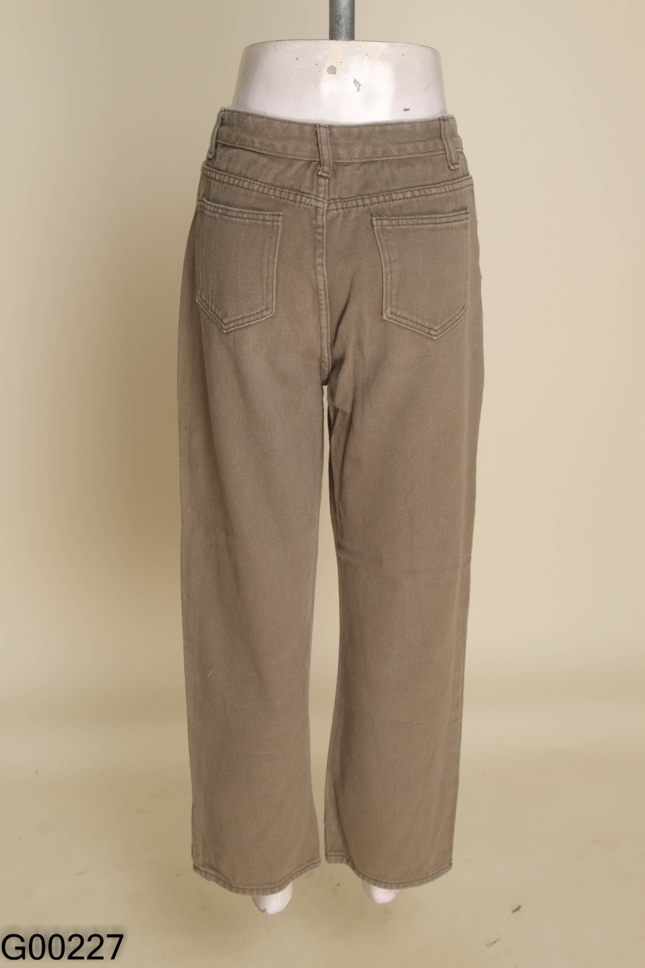 Quần jeans nâu suông