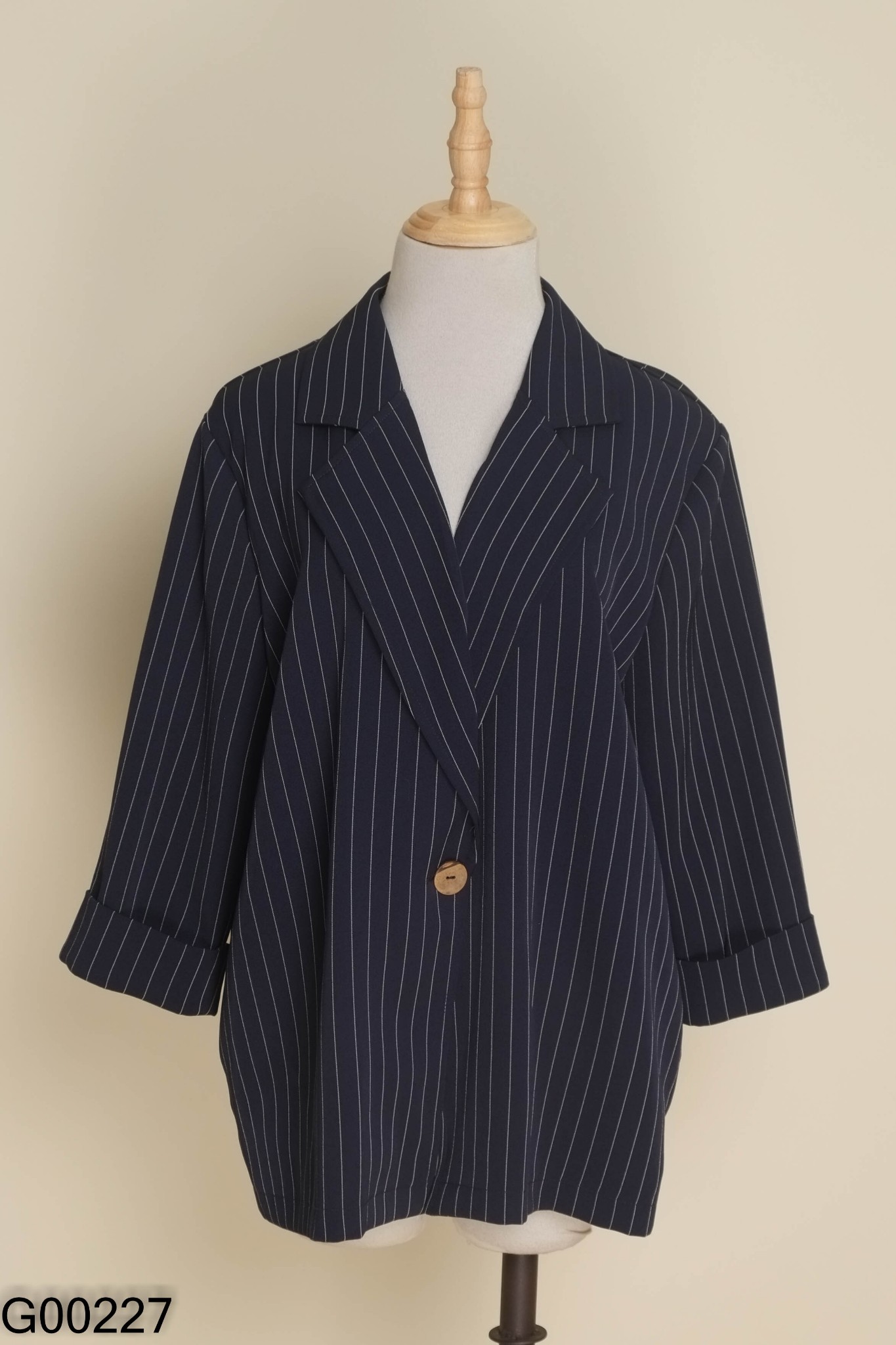 Blazer xanh than kẻ trắng