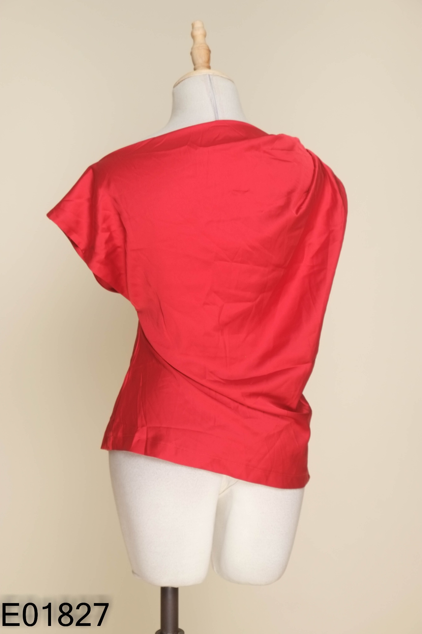 Áo lụa đỏ EM WEAR cổ thuyền