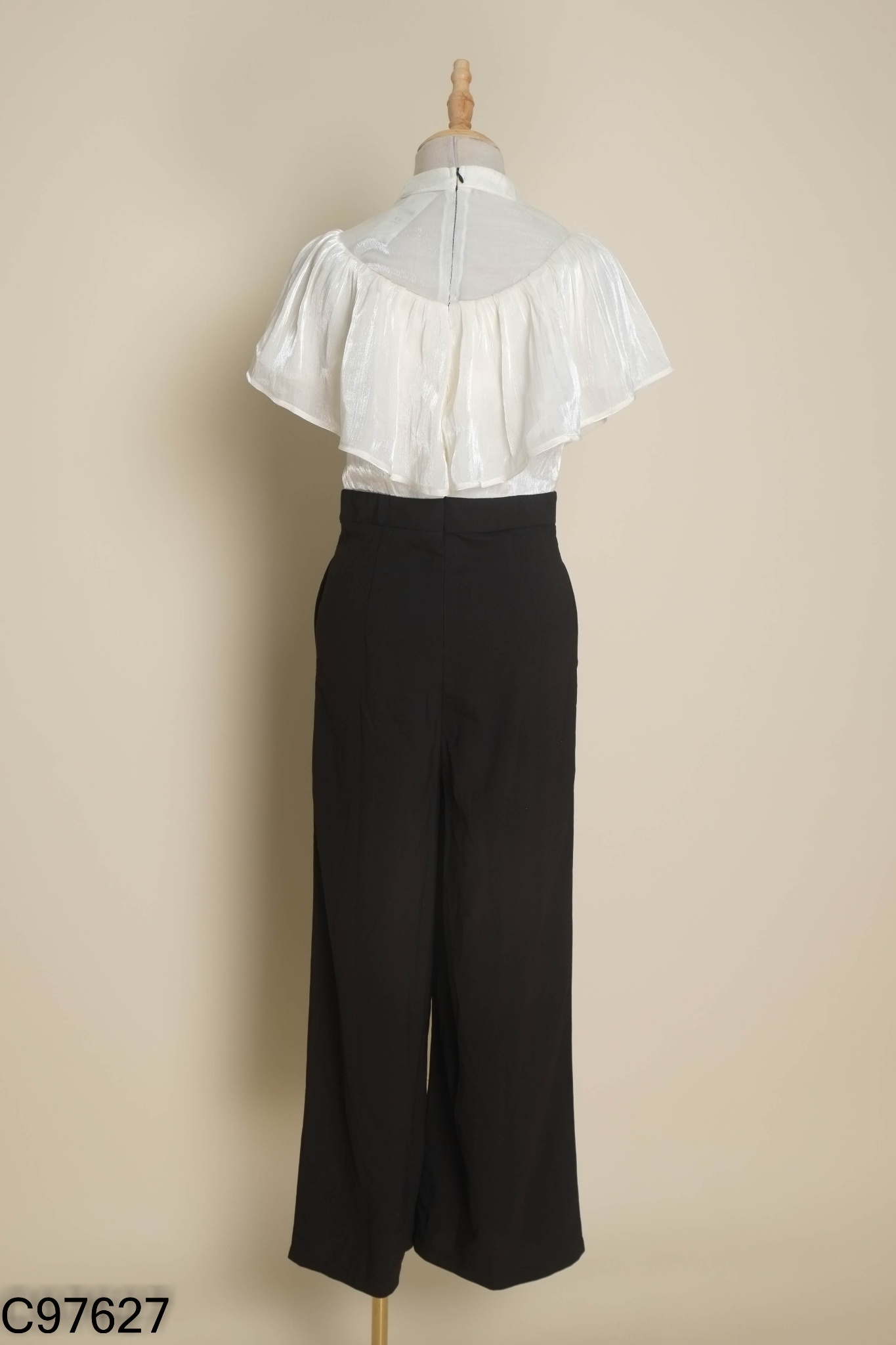 Váy đen phối organza be