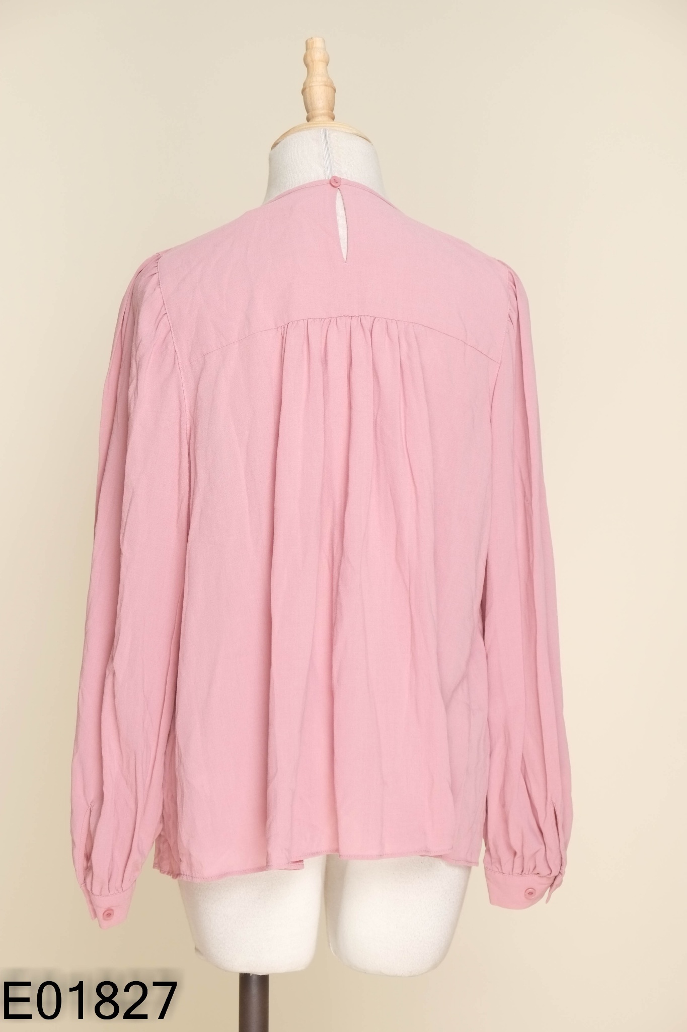 Áo UNIQLO hồng trơn