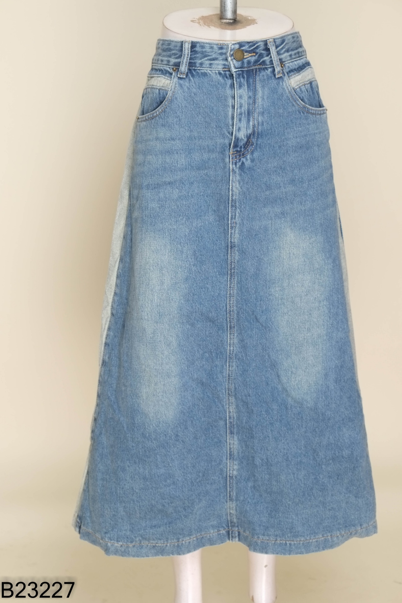Chân váy jeans phối đậm nhạt