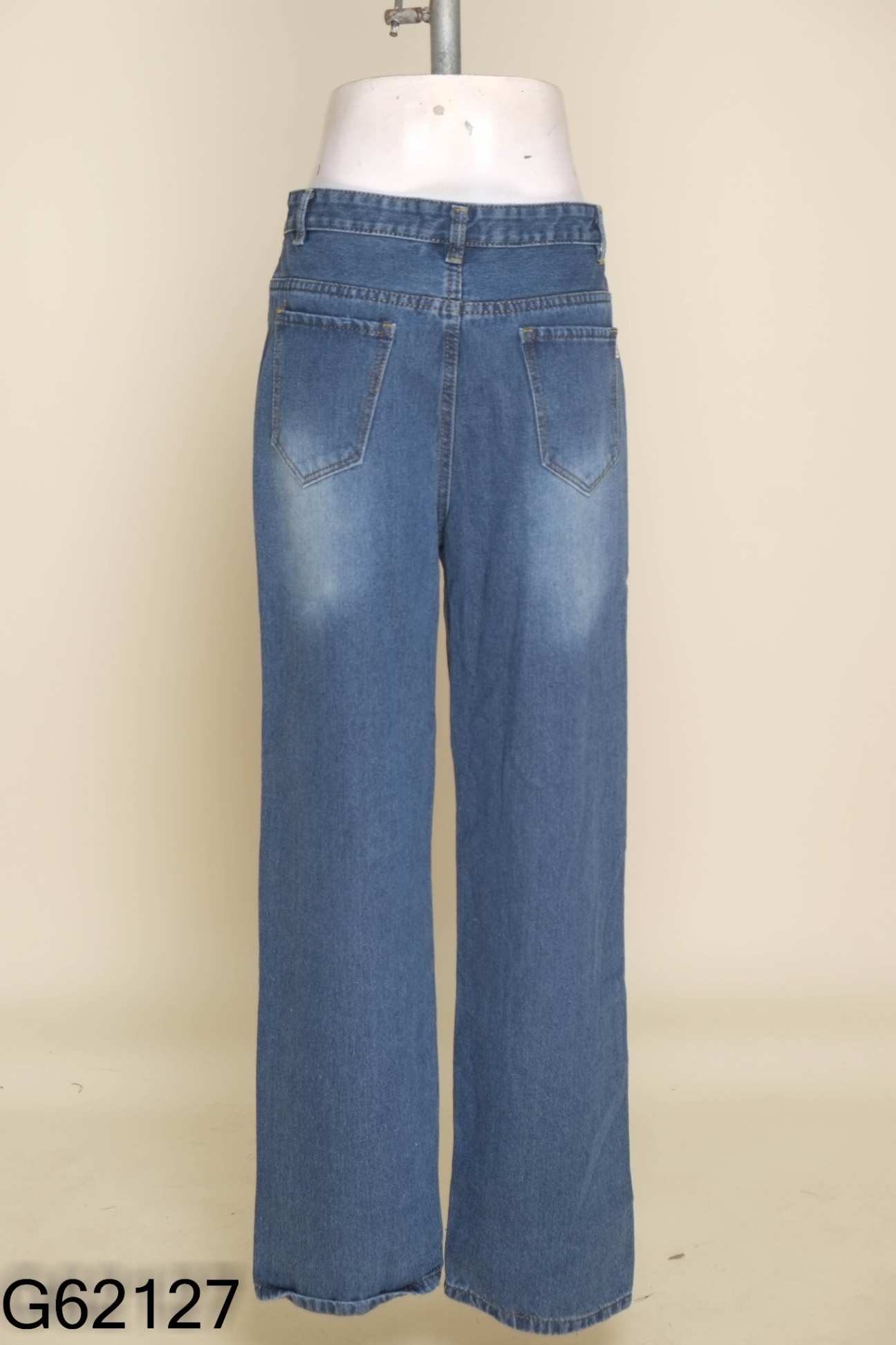 Quần jeans xanh suông
