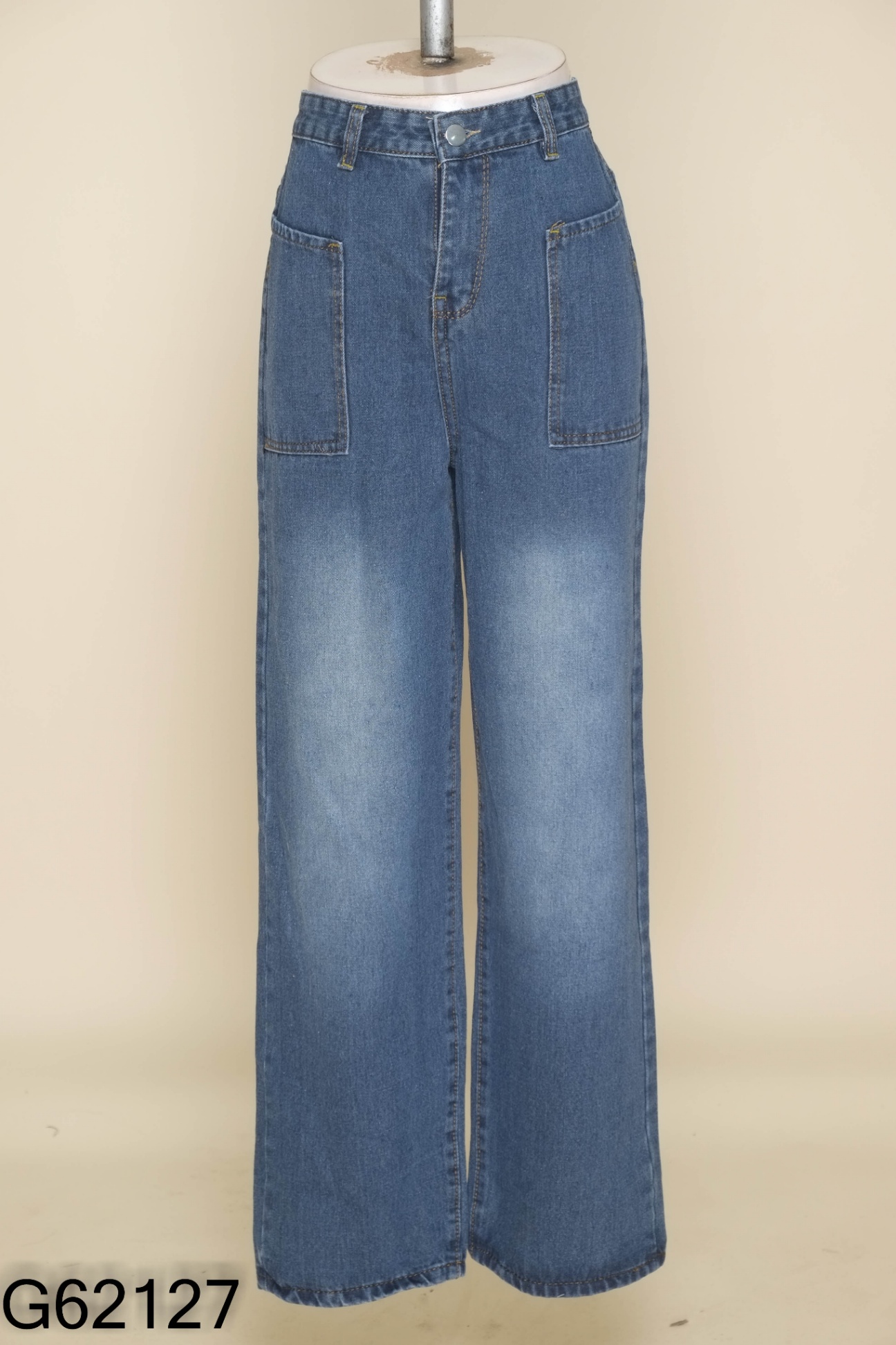Quần jeans xanh suông