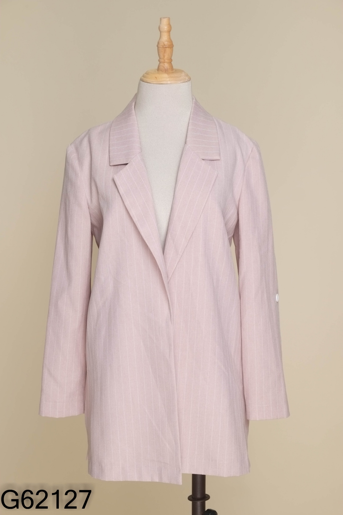 Blazer hồng kẻ trắng