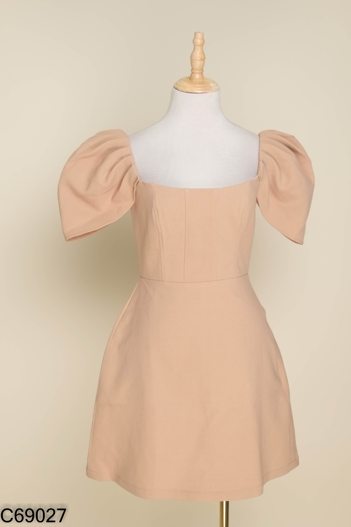 NEWTAG Váy RECHIC nâu xếp ly tay áo