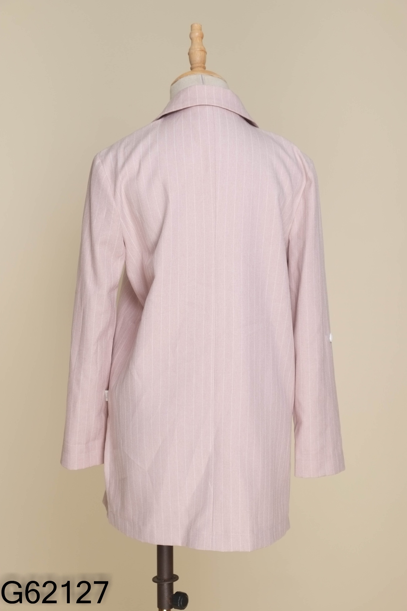 Blazer hồng kẻ trắng