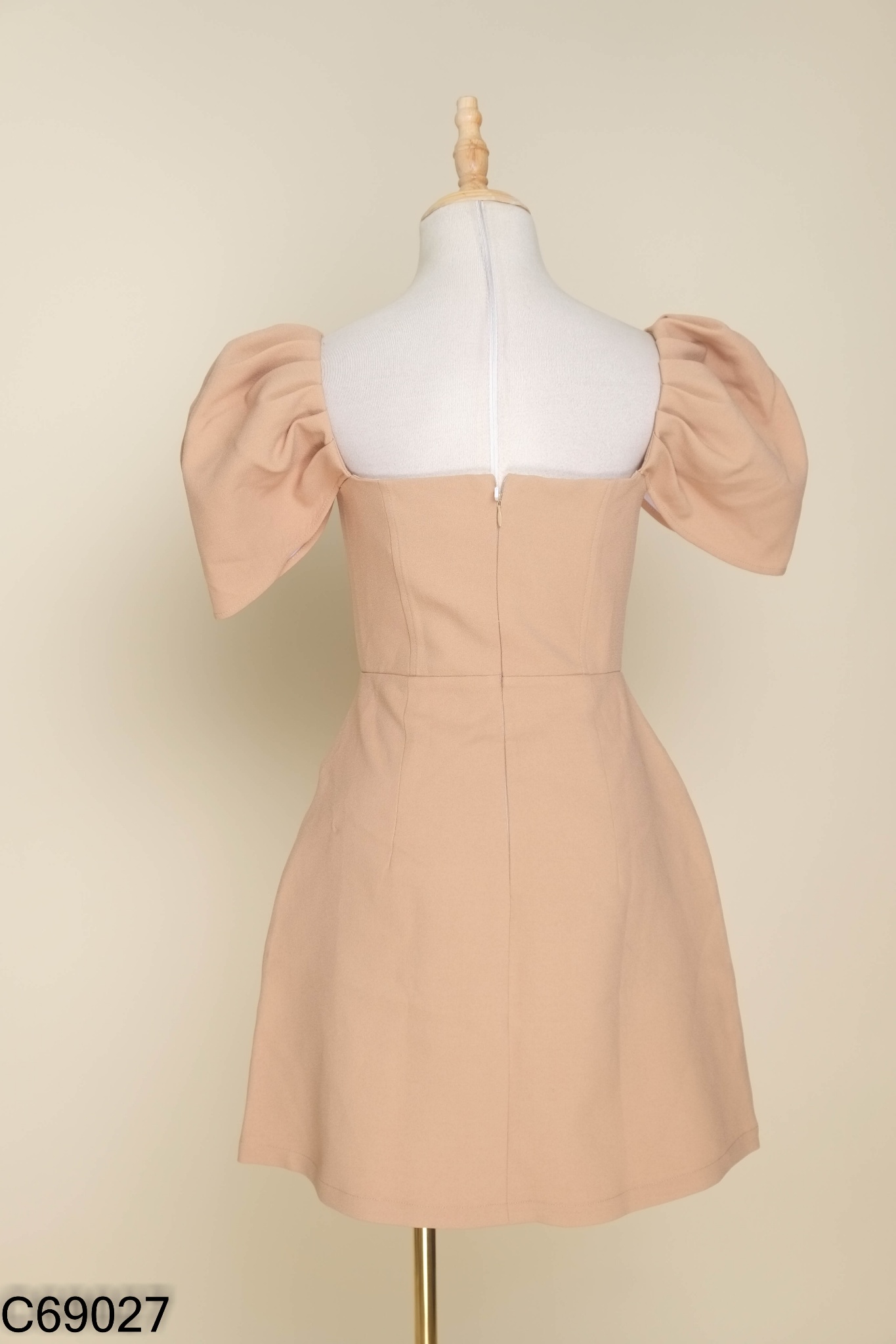 NEWTAG Váy RECHIC nâu xếp ly tay áo