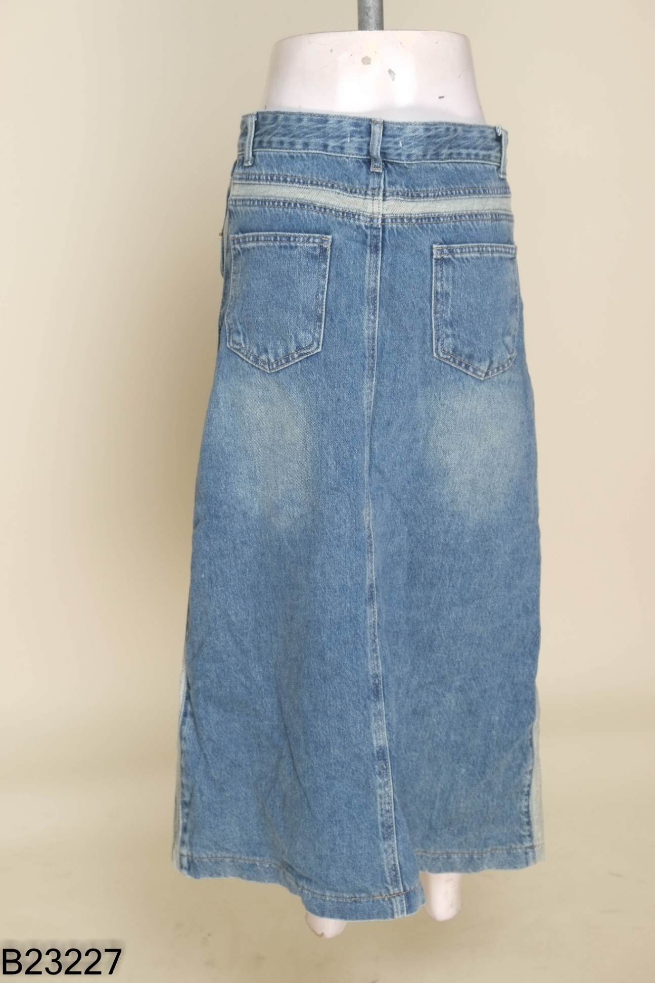 Chân váy jeans phối đậm nhạt