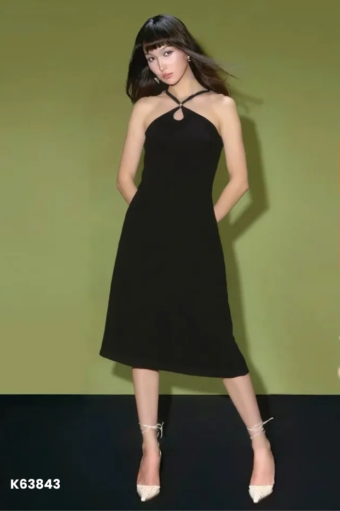 Váy cổ yếm đen trơn