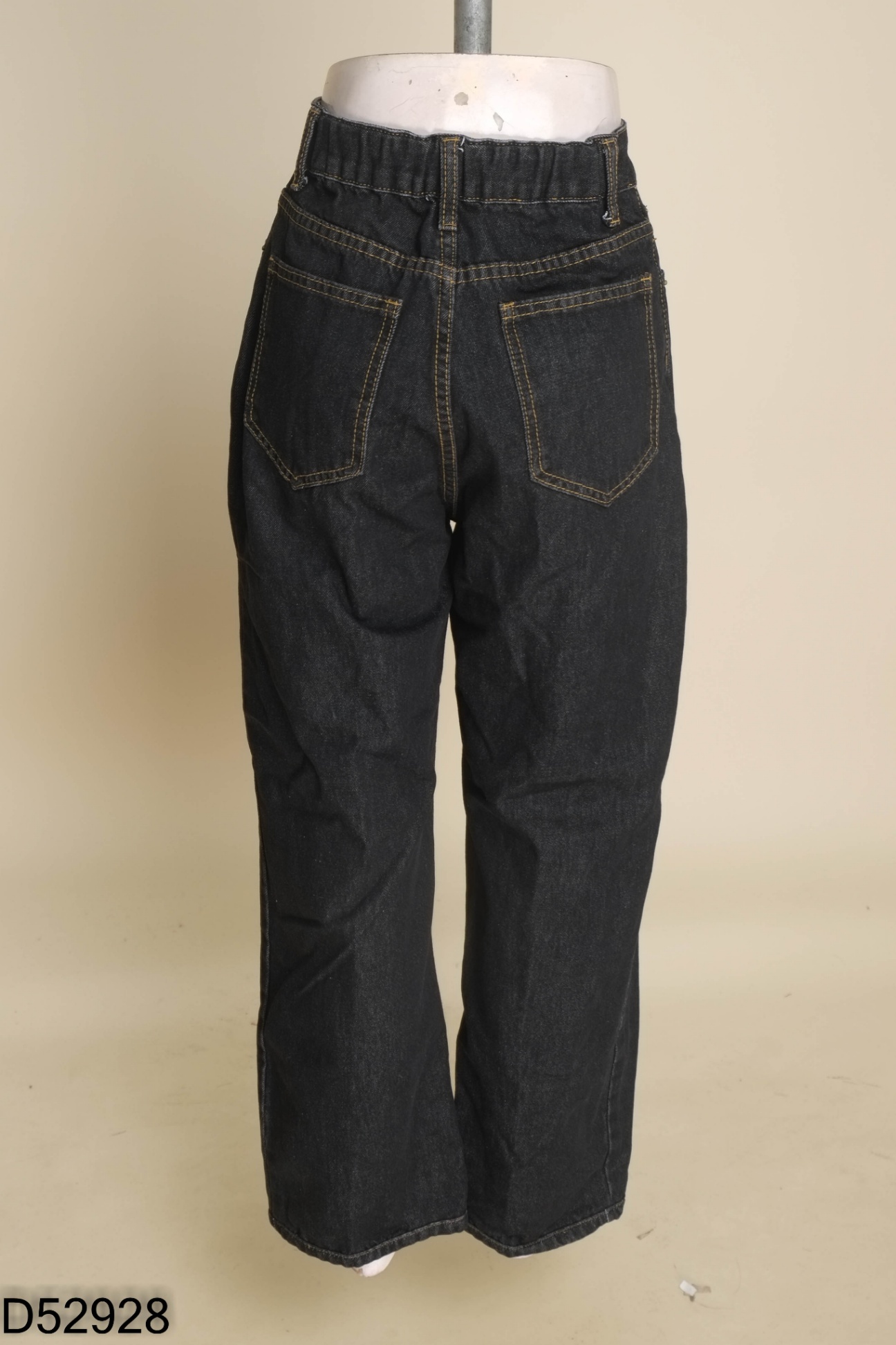 Quần jeans đen ống suông