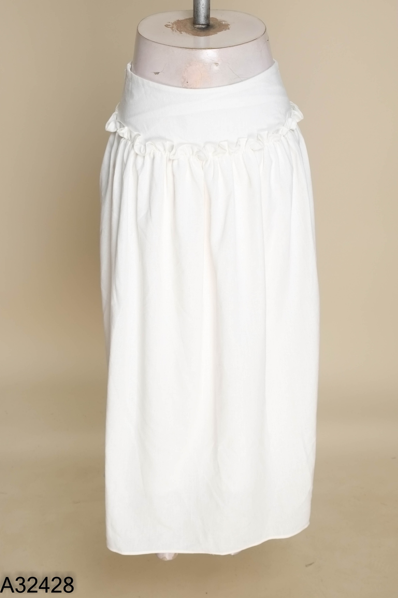 Chân váy HIGURL Clothing trắng viền bèo