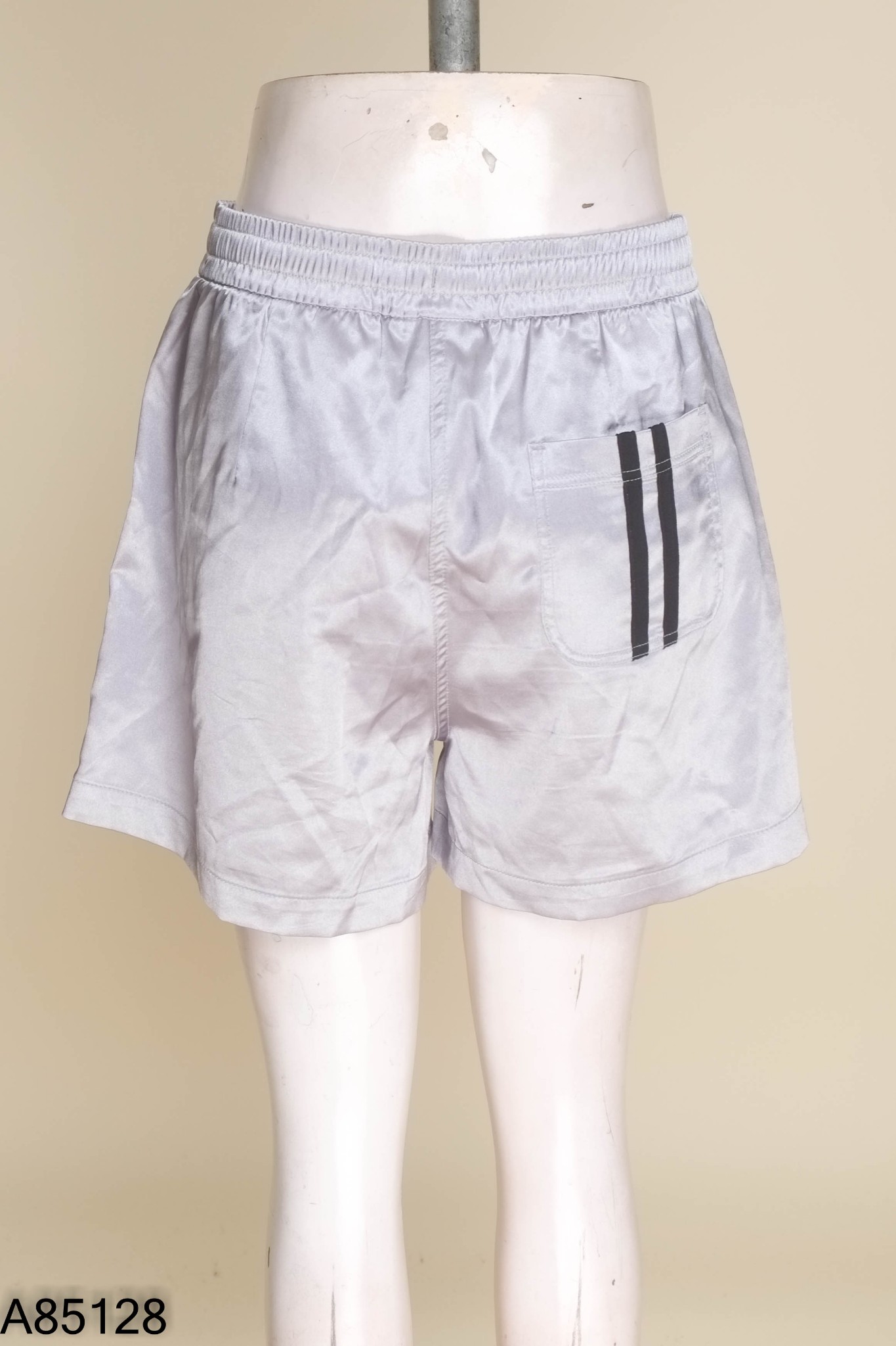 Quần NERDY shorts bạc sọc đen