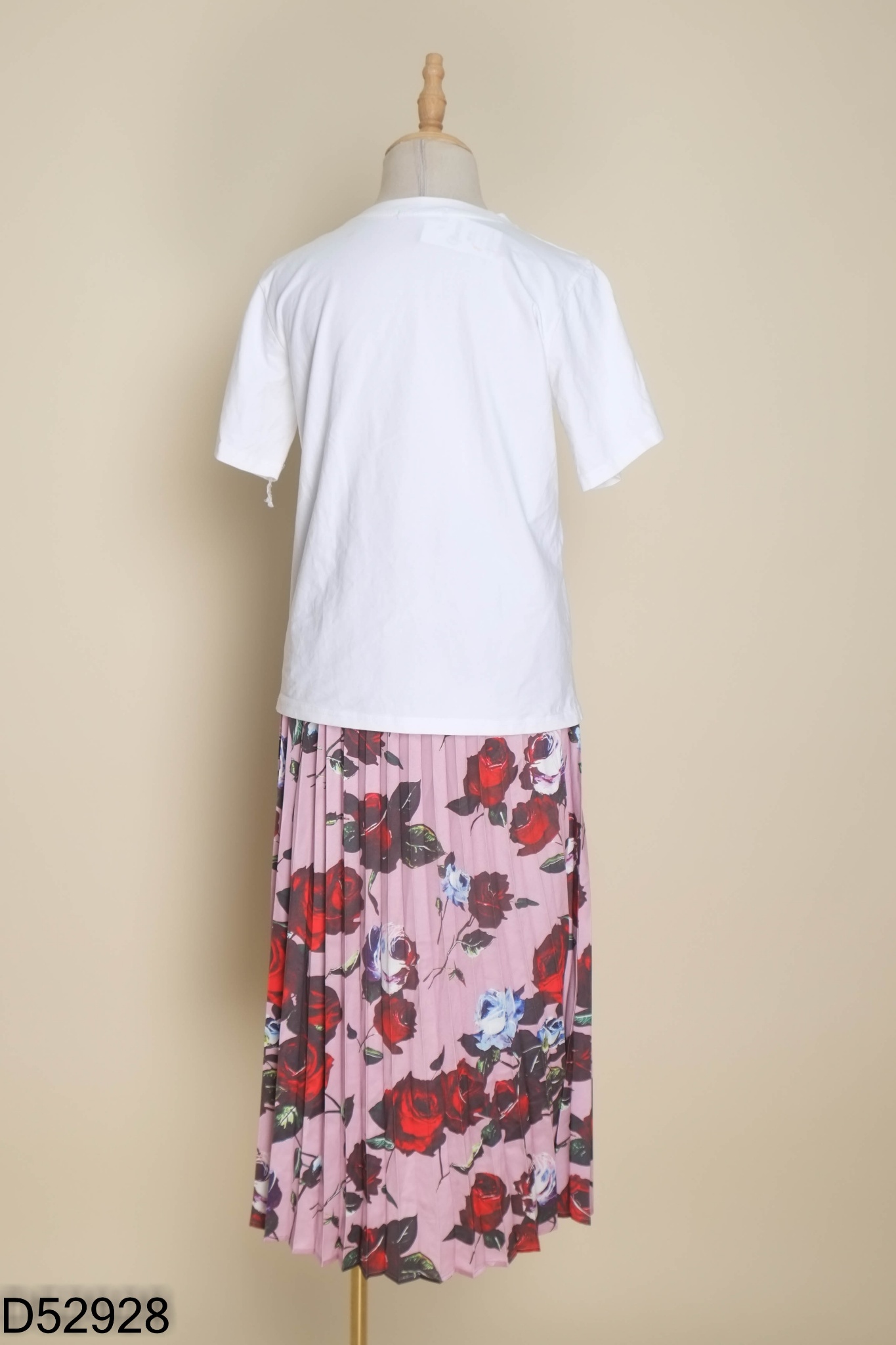 Set áo phông trắng + chân váy hoa