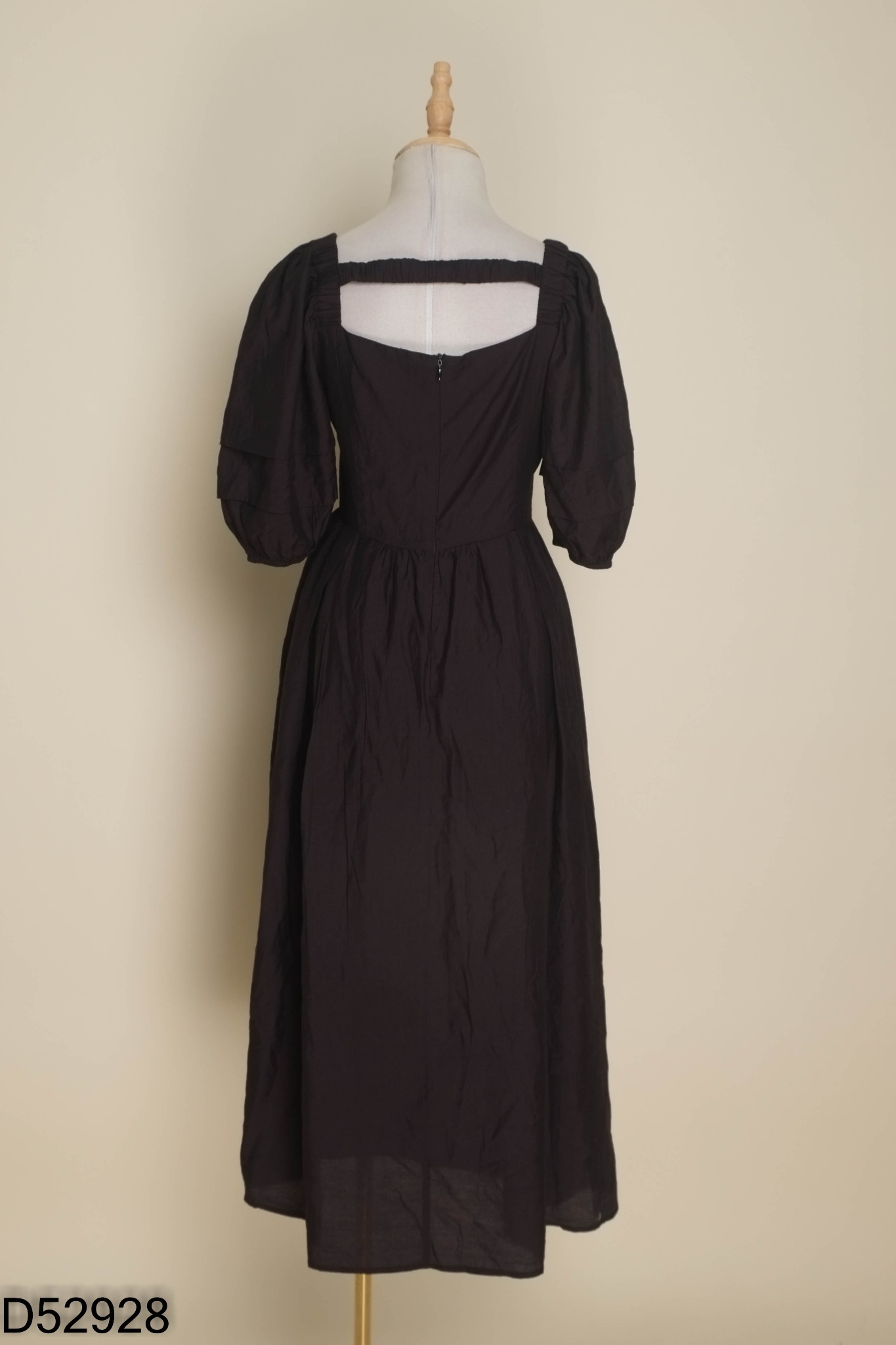 Váy babydoll đen tay bồng
