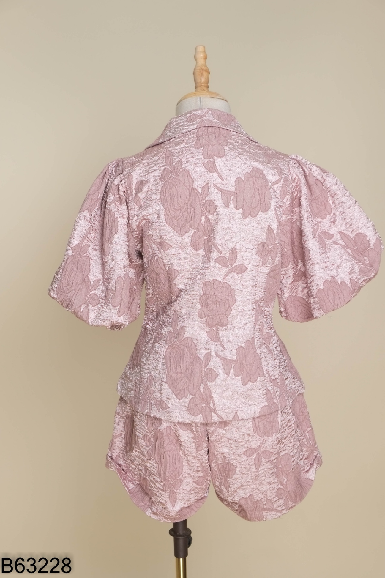 Set Áo hồng vân hoa tay phồng + quần shorts