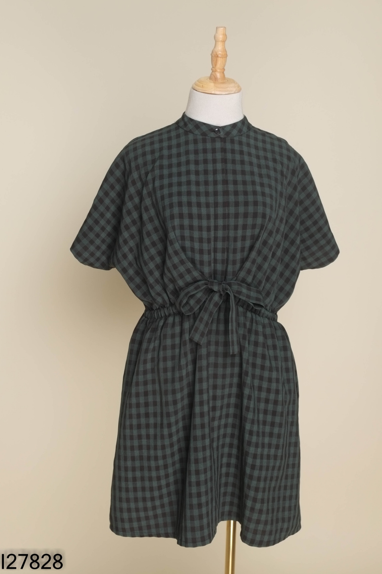 Váy 92 WEAR xanh phối đen đính cúc