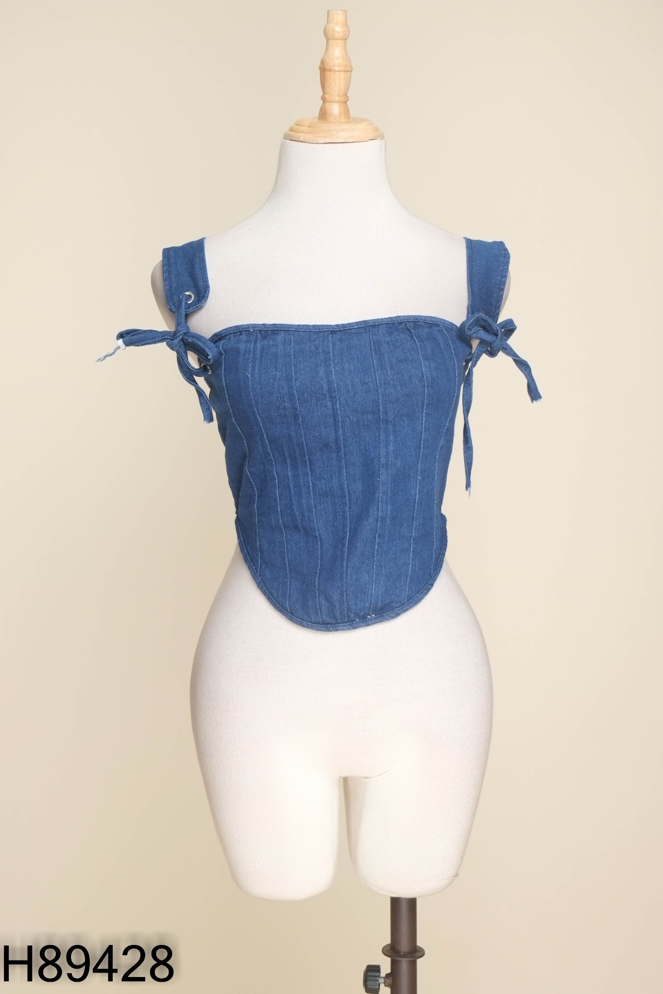 Áo jeans xanh dáng ngắn