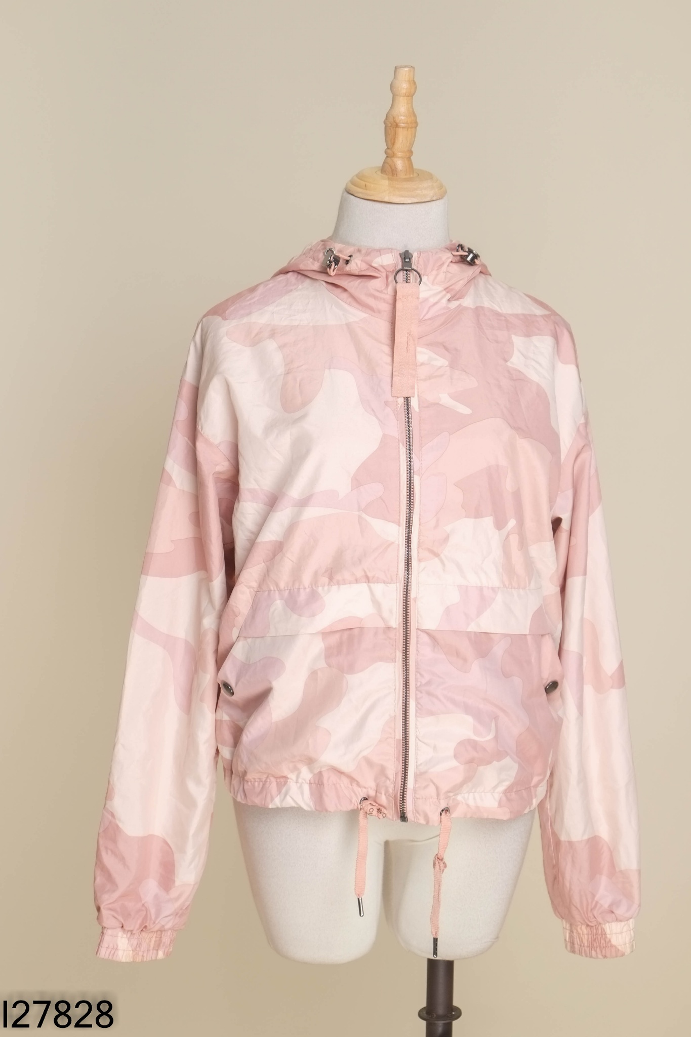 Áo khoác BERSHKA họa tiết bò sữa