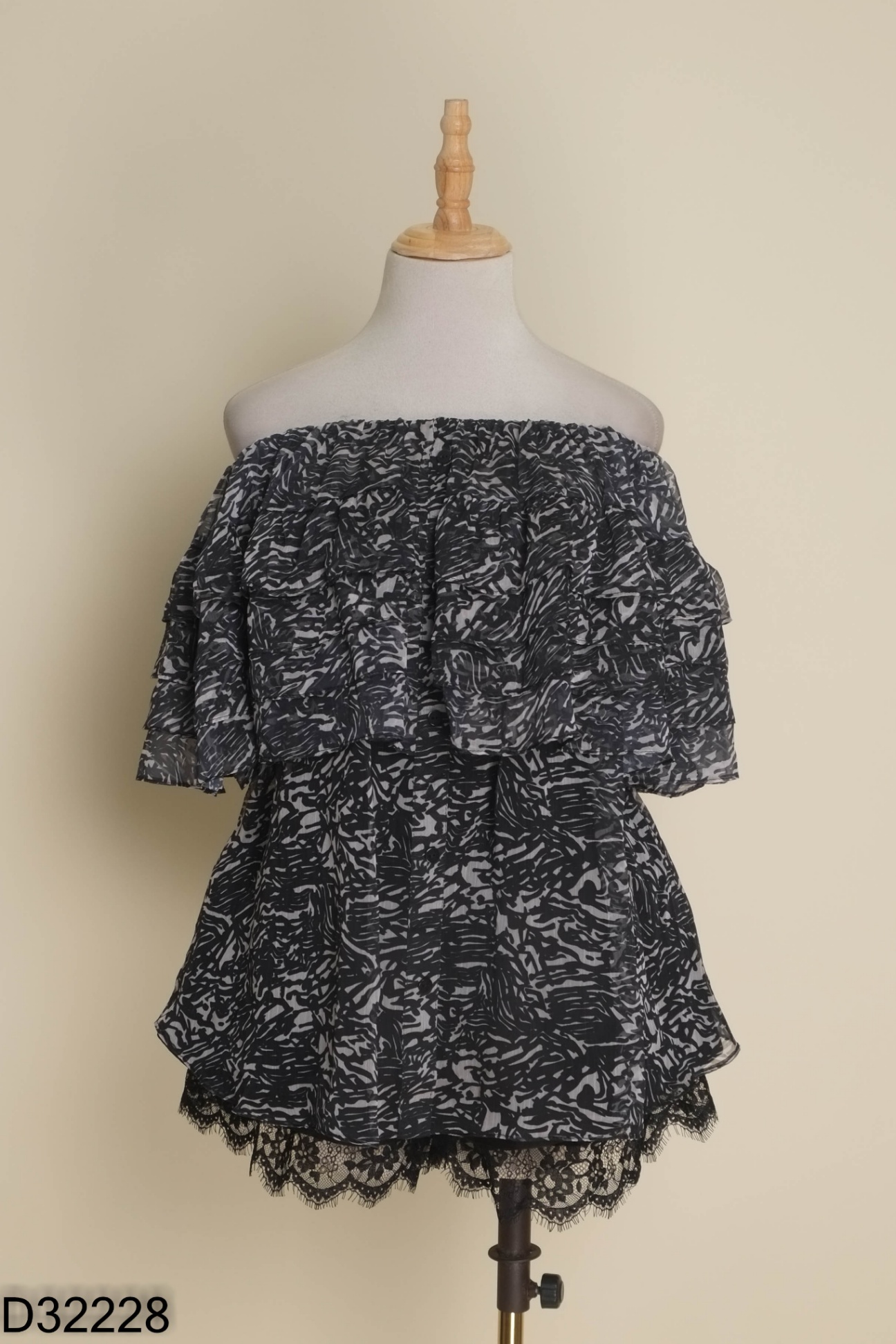 NEWTAG SET ÁO đen phối be + quần short