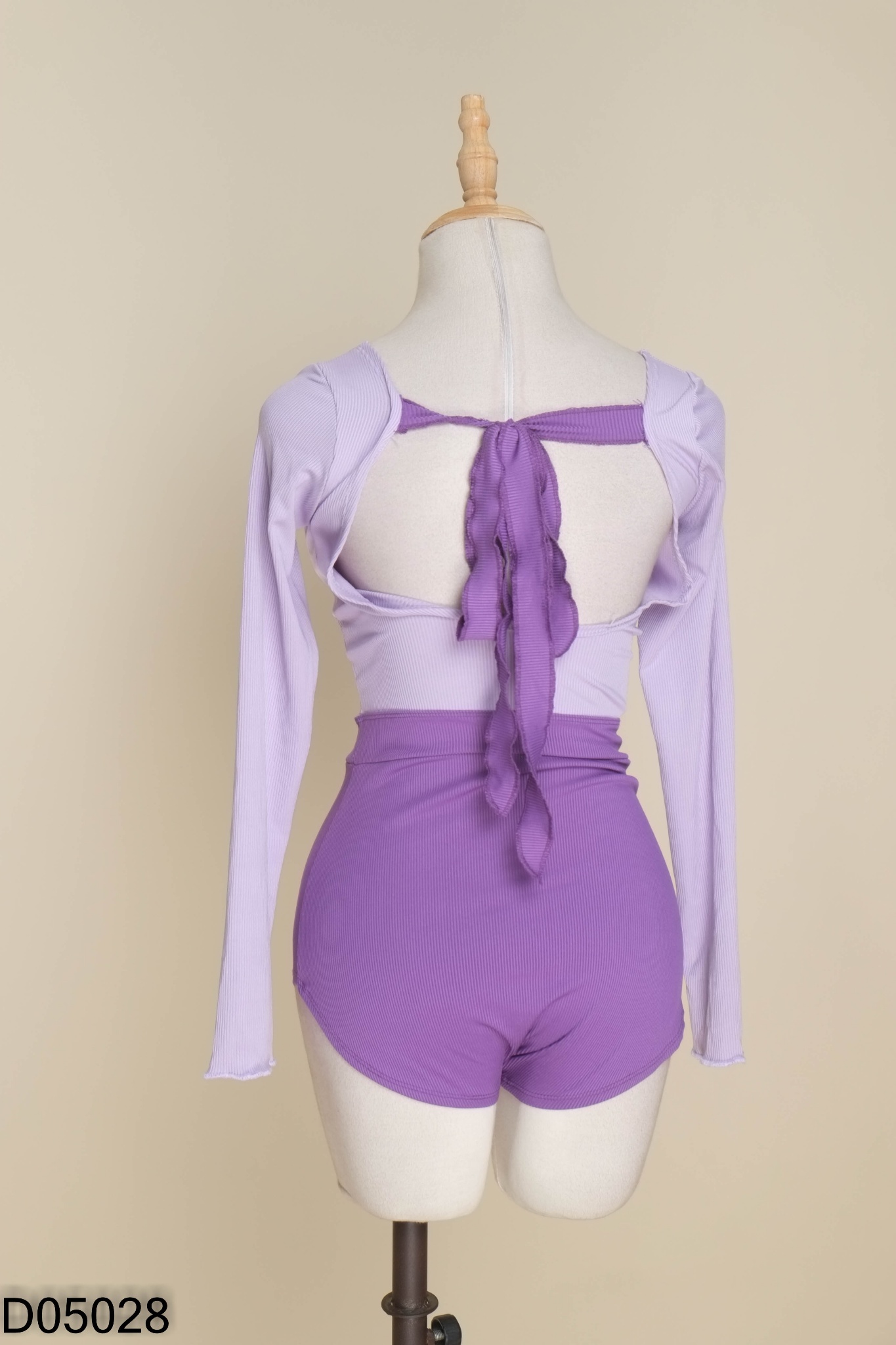 Bikini 1 mảnh tím xoắn ngực