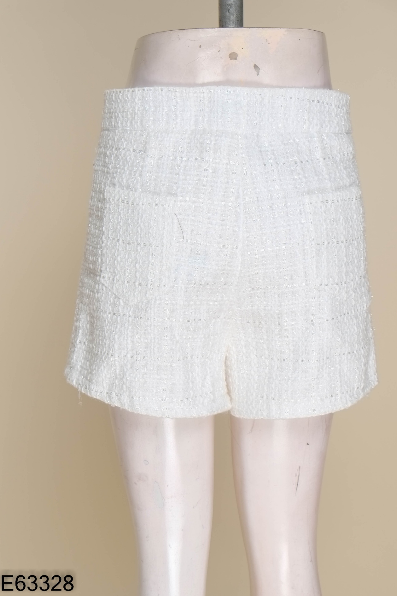 NÊWTAG Quần shorts dạ trắng