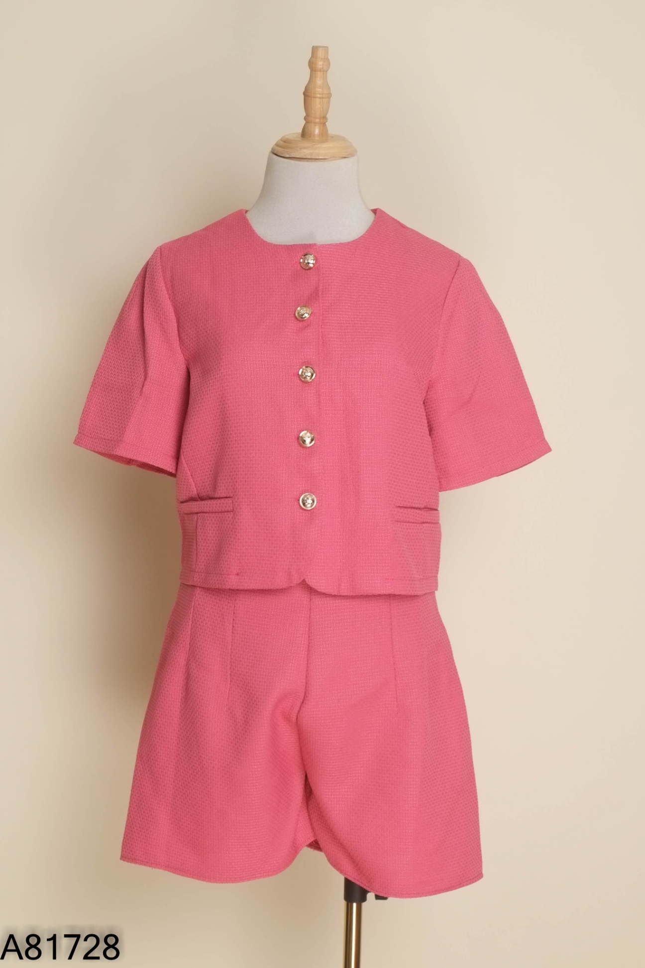 Set Áo hồng phối cúc vàng + quần shorts