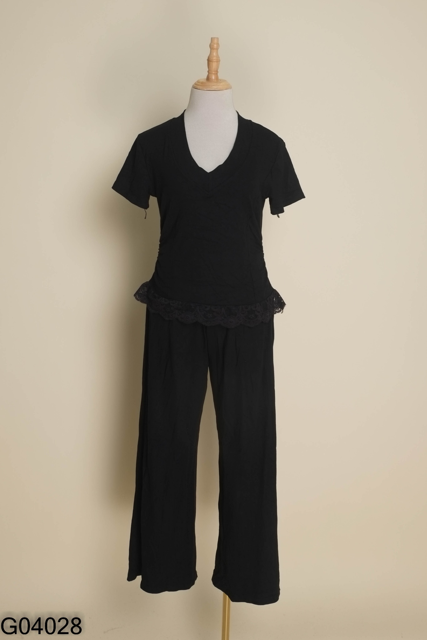 Set đen áo kiểu + chân váy