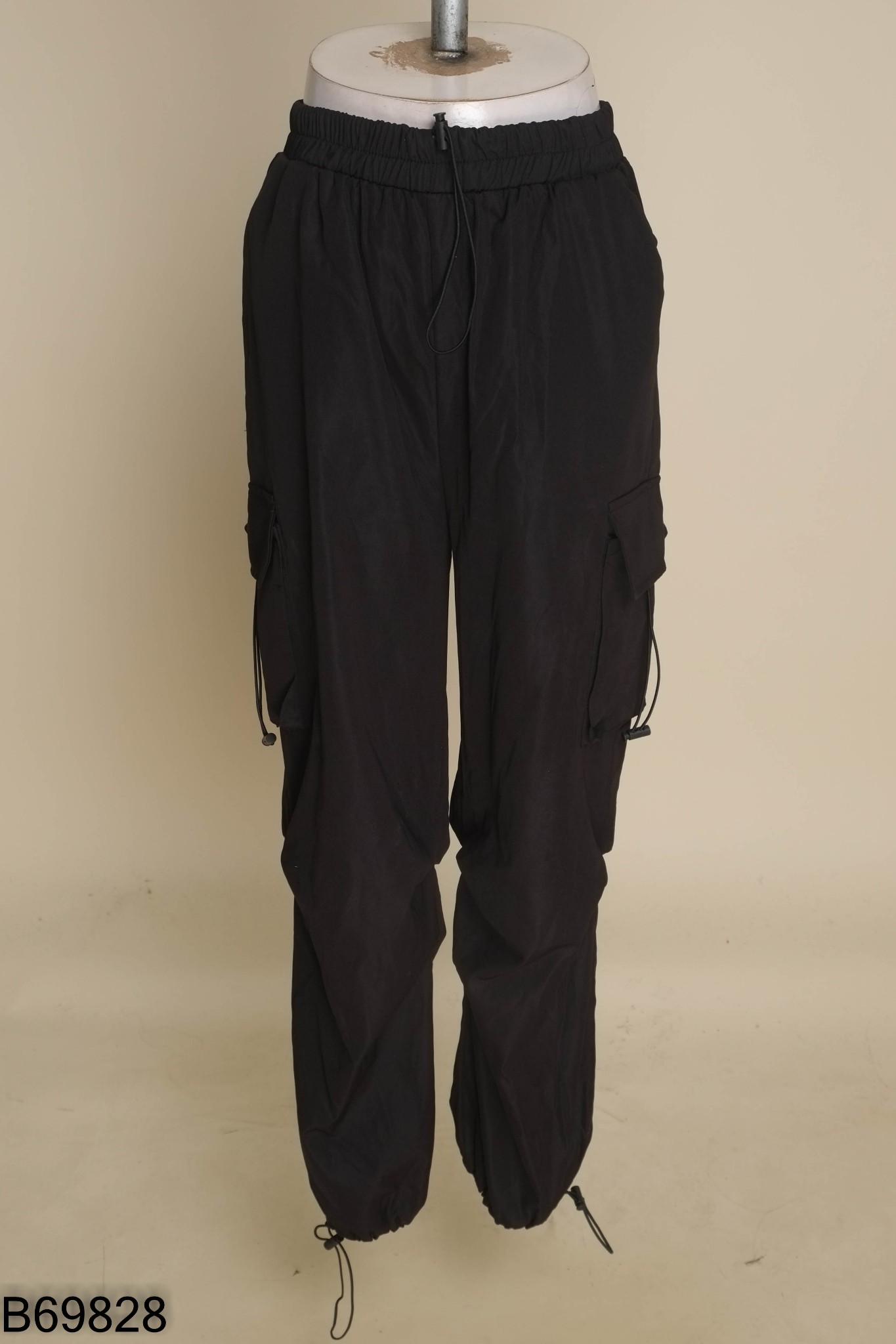 Quần jogger đen chun eo