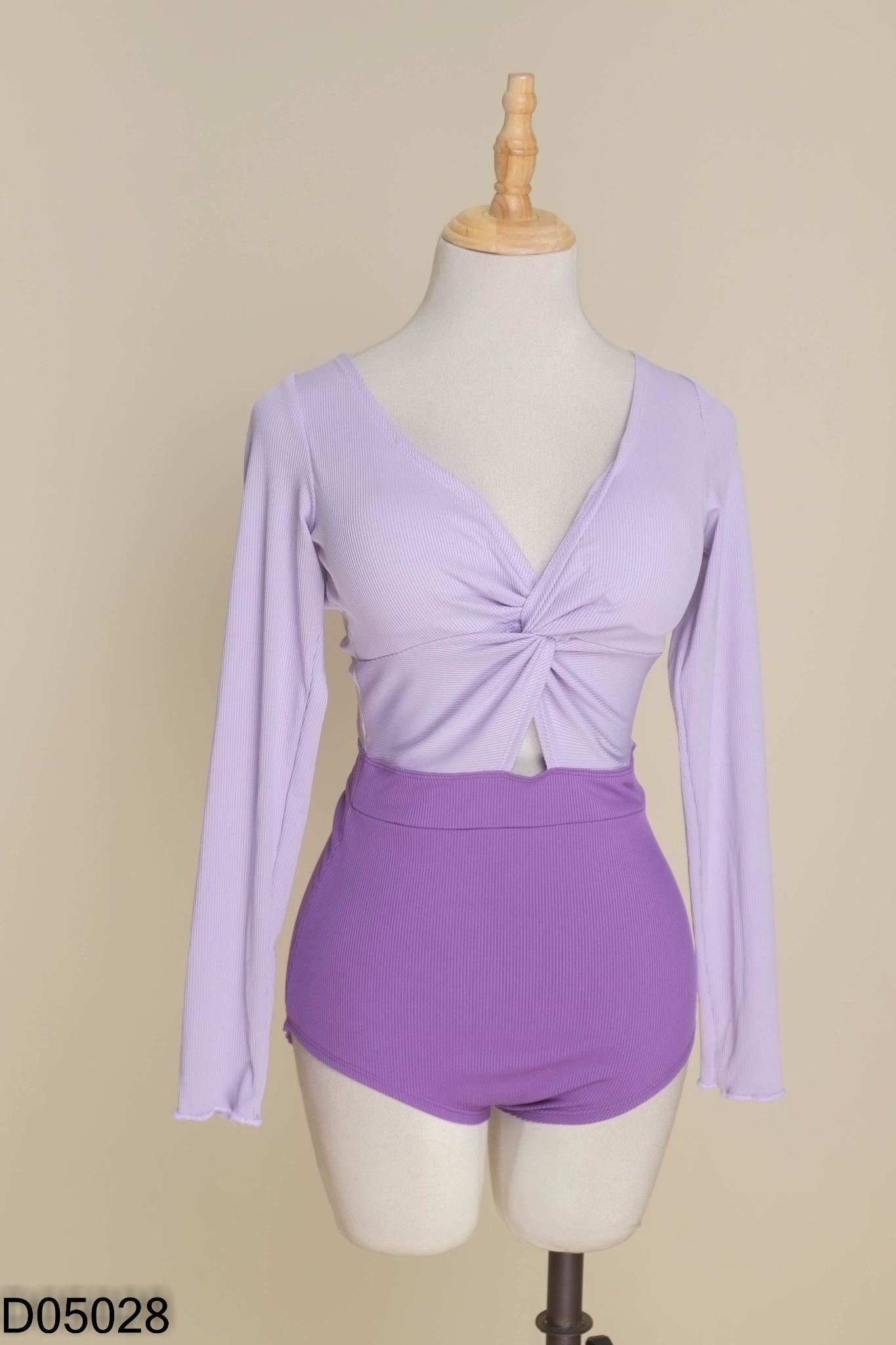 Bikini 1 mảnh tím xoắn ngực