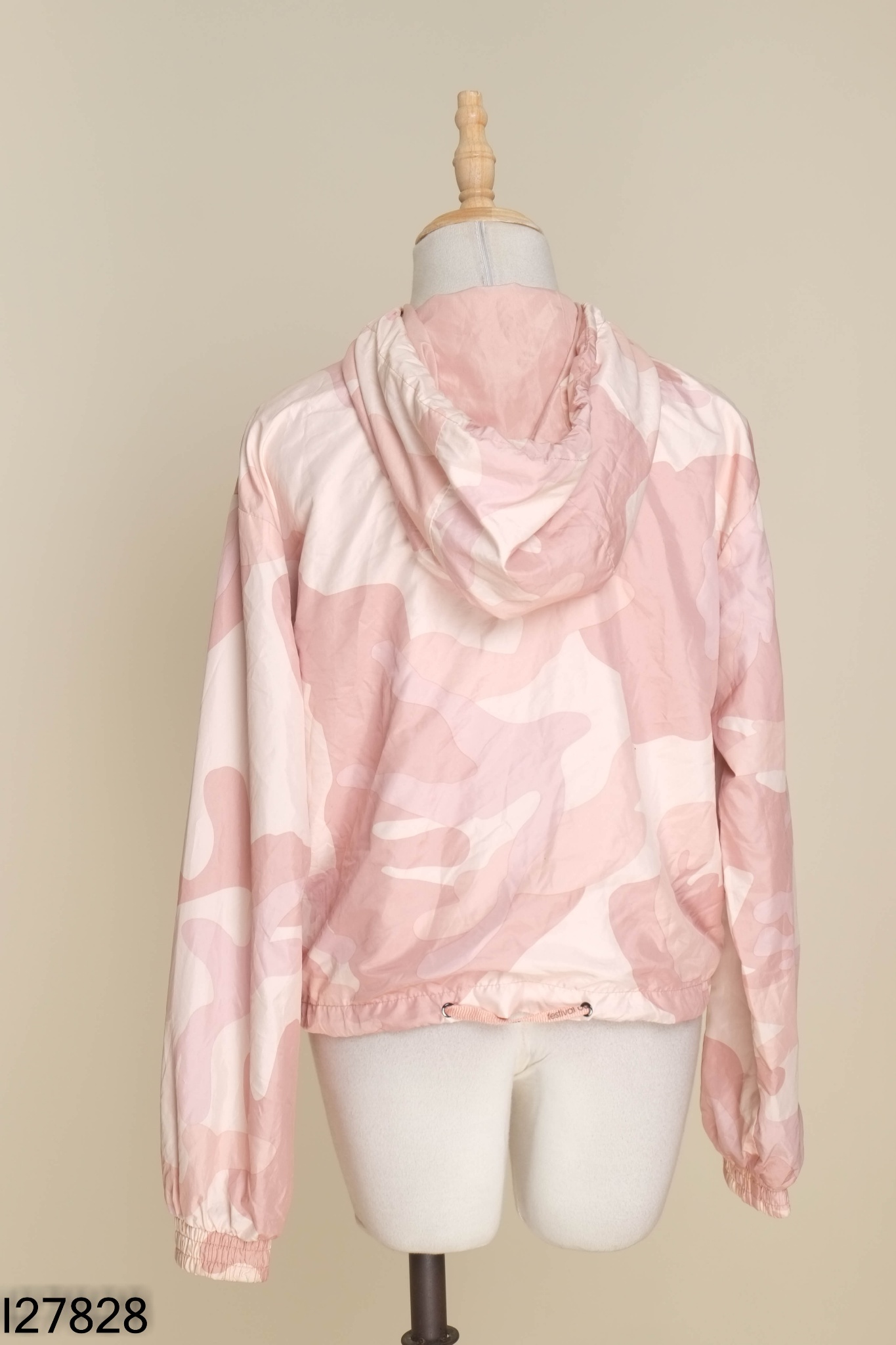 Áo khoác BERSHKA họa tiết bò sữa
