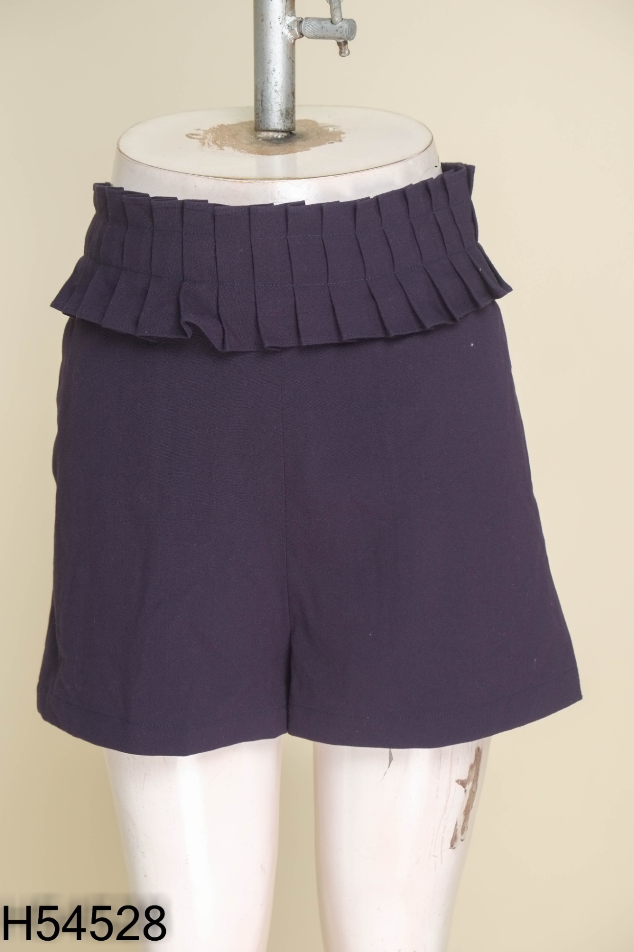 Quần shorts 92 WEAR cạp gấp ly