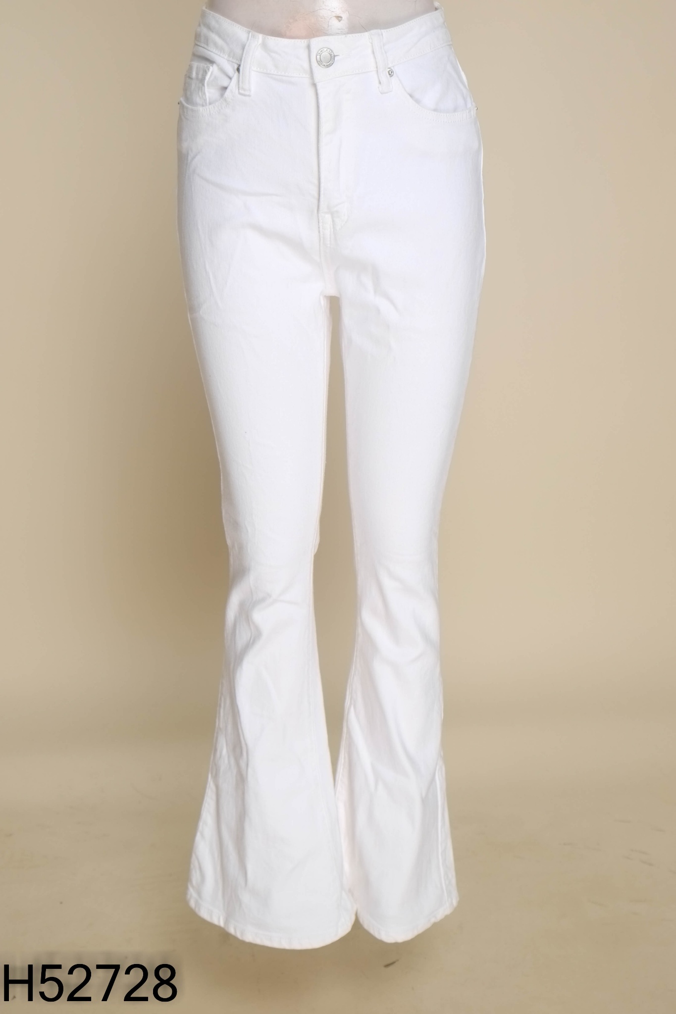 Quần jeans trắng dáng loe