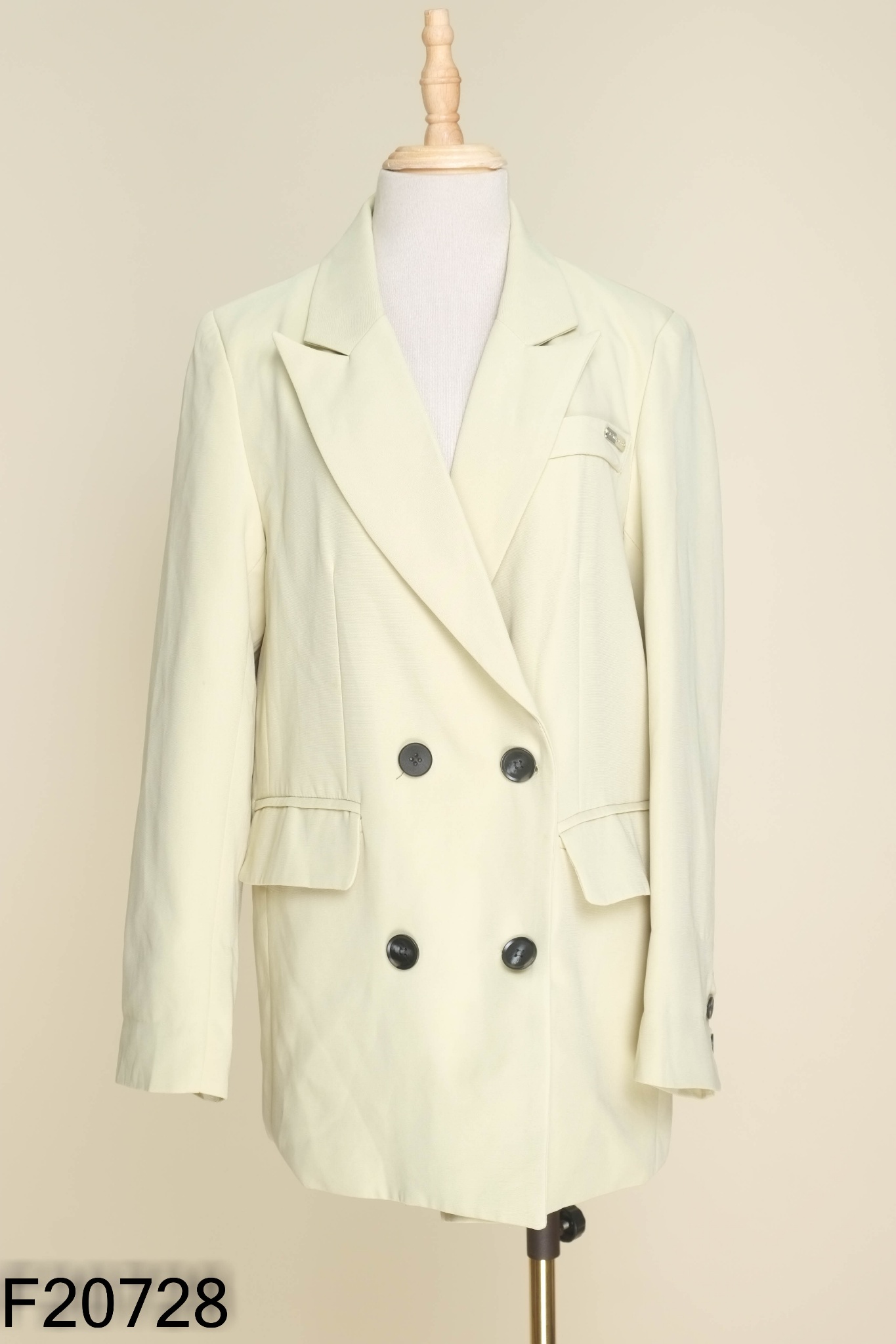 Áo blazer xanh cúc đen