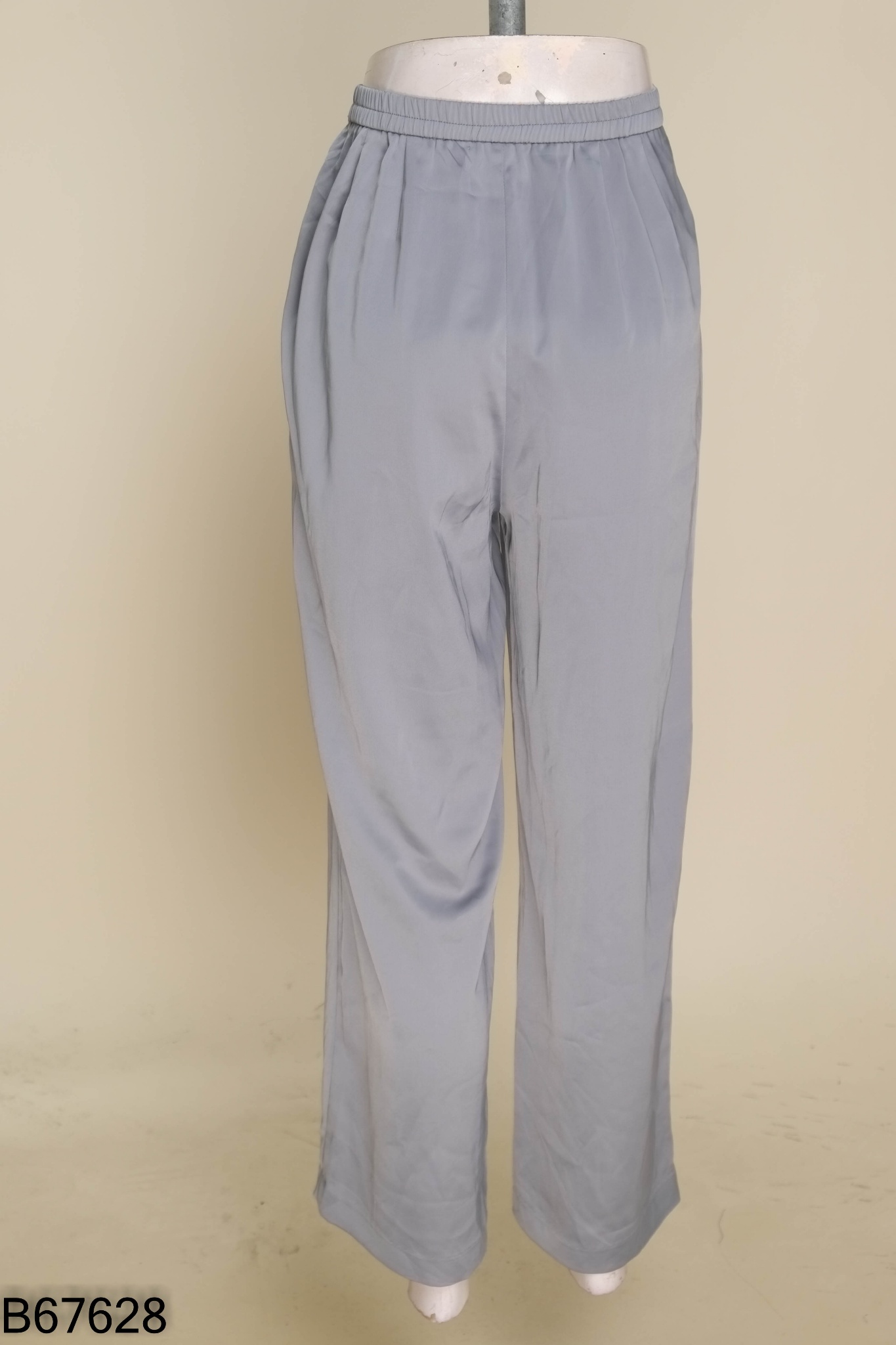 Quần UNIQLO lụa xanh ống rộng