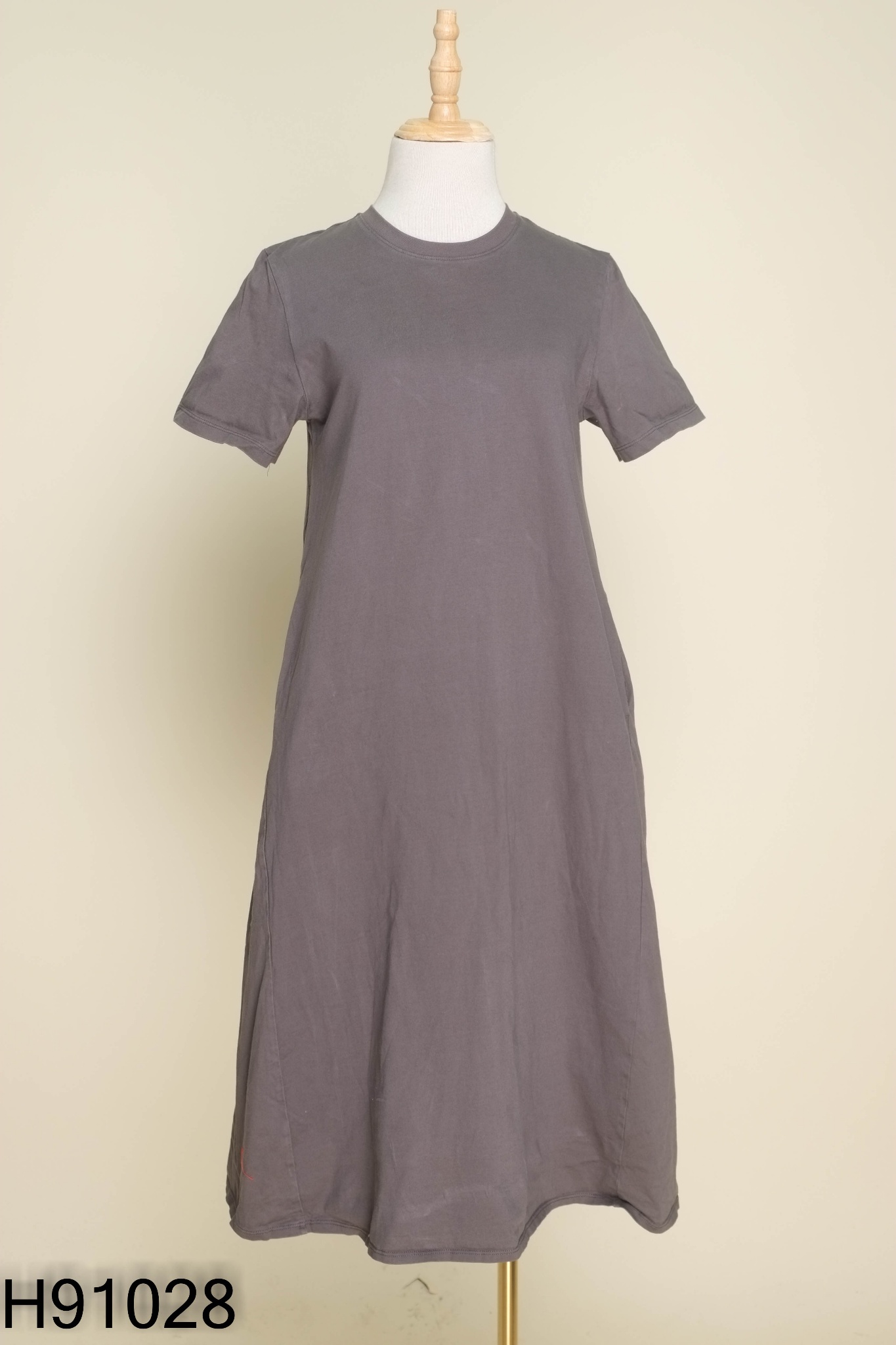 Váy UNIQLO xám trơn
