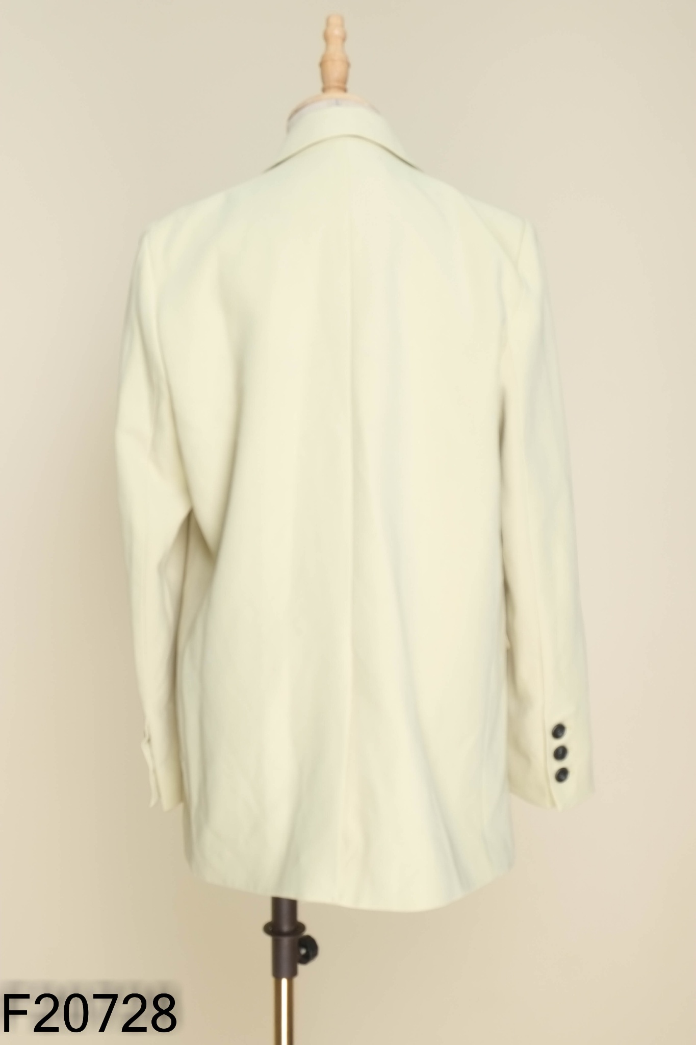 Áo blazer xanh cúc đen