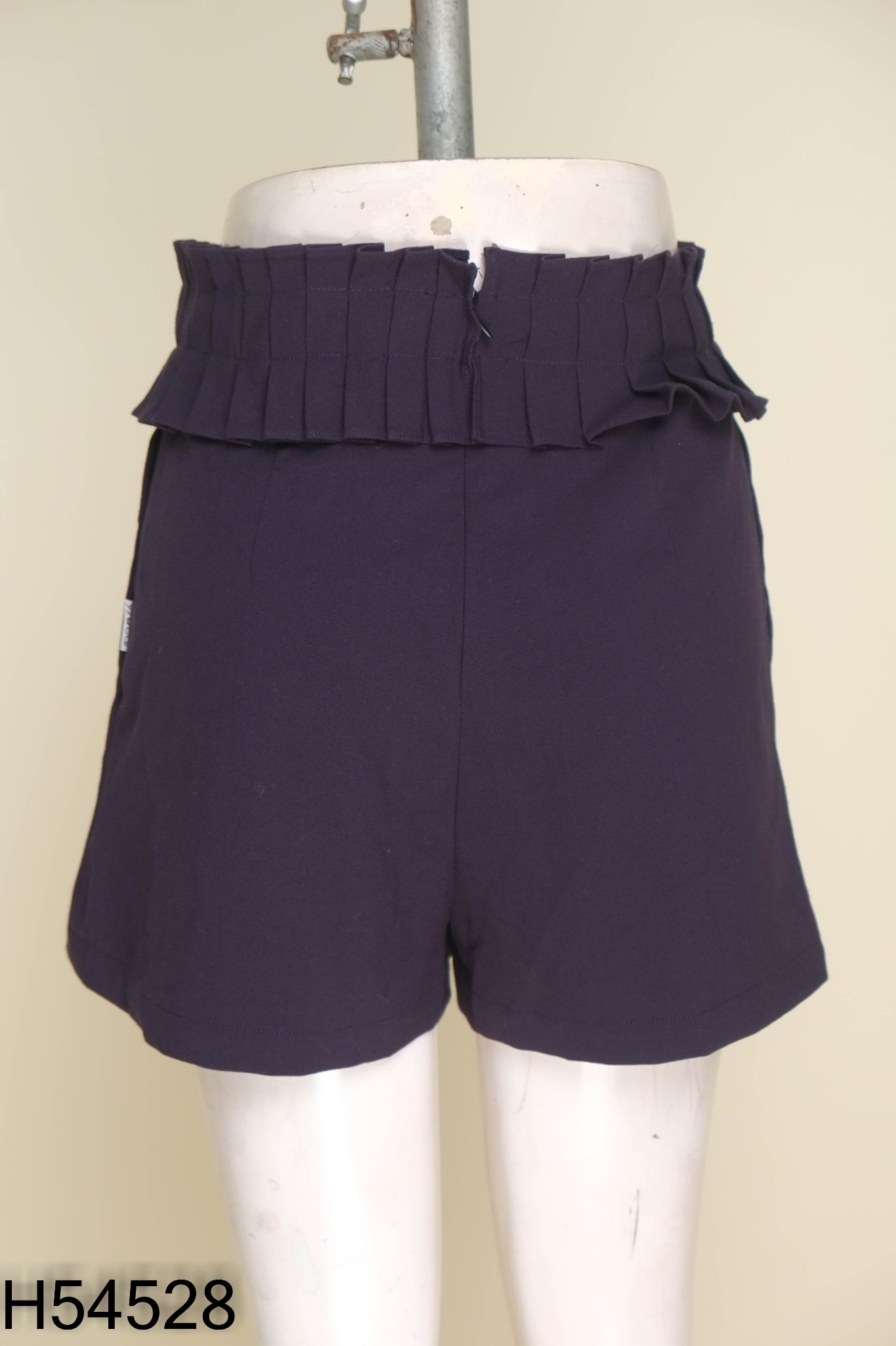 Quần shorts 92 WEAR cạp gấp ly