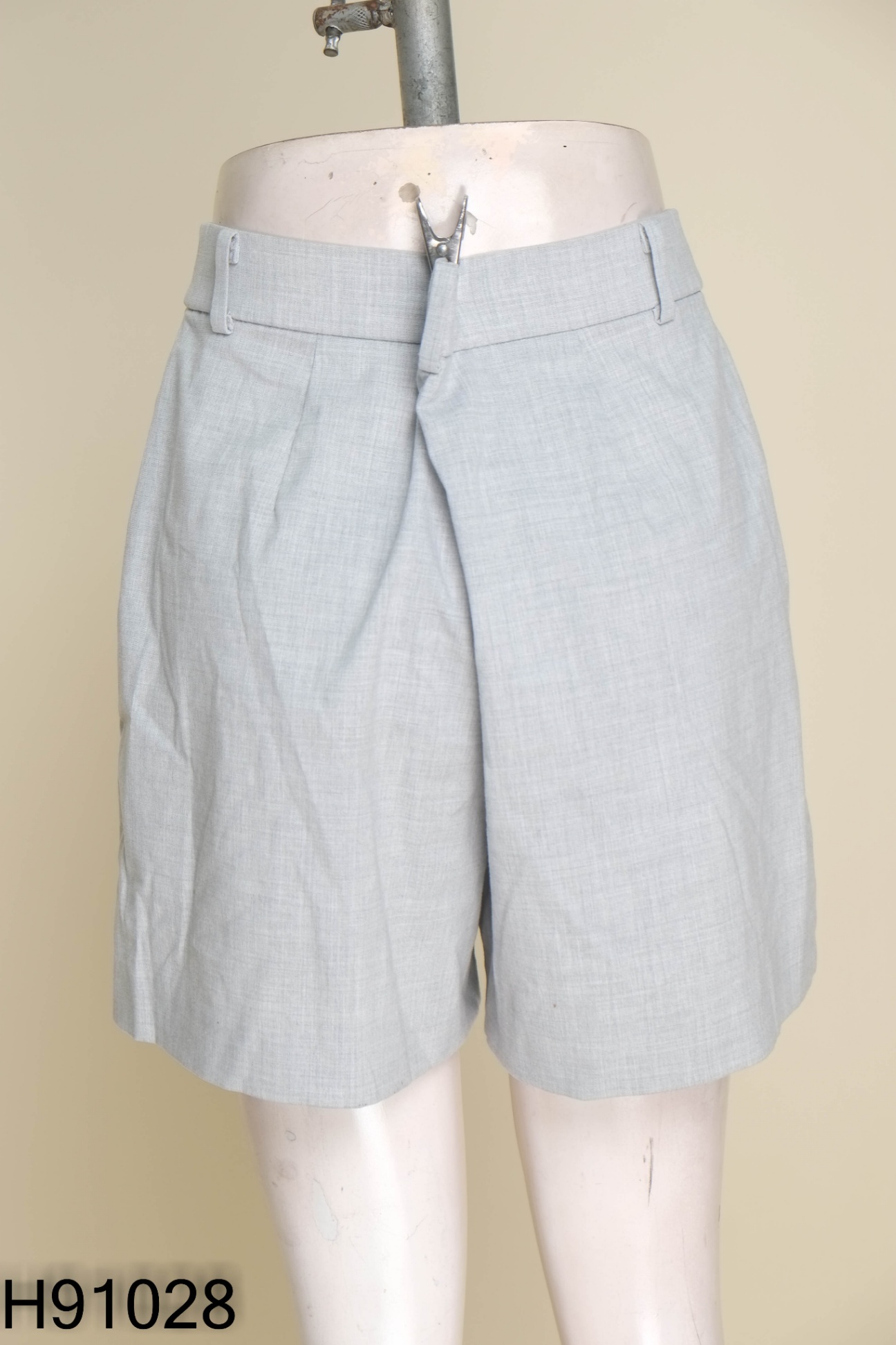 Quần shorts UNIQLO xám