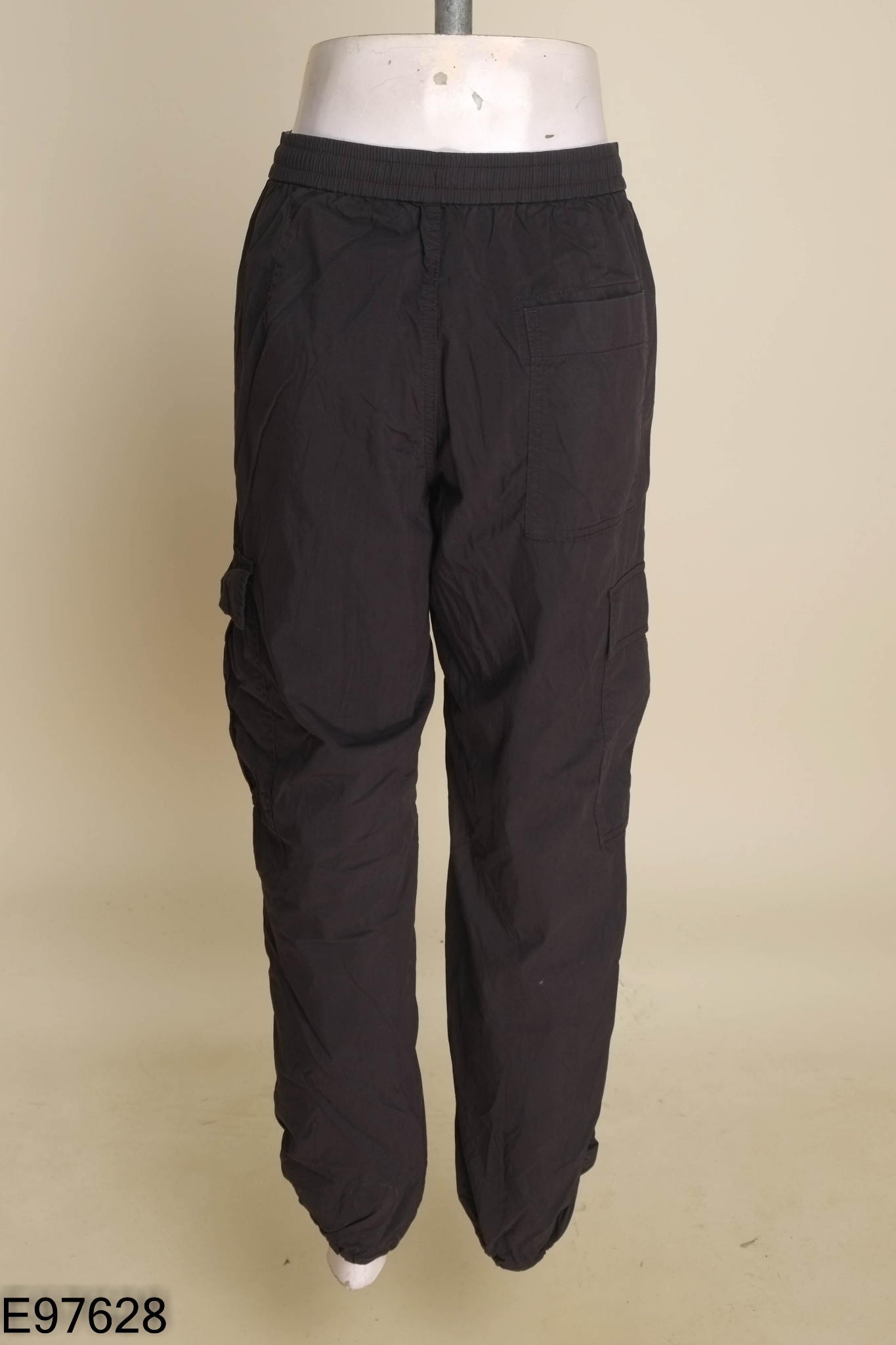 Quần UNIQLO kaki đen bo chun