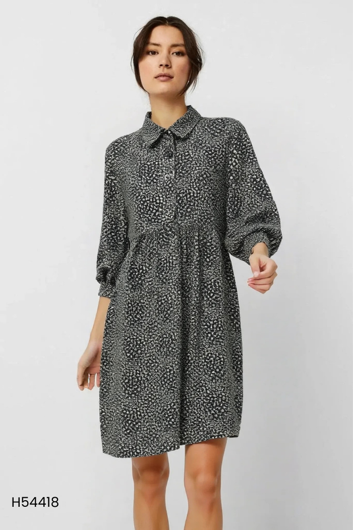 Váy đen họa tiết be