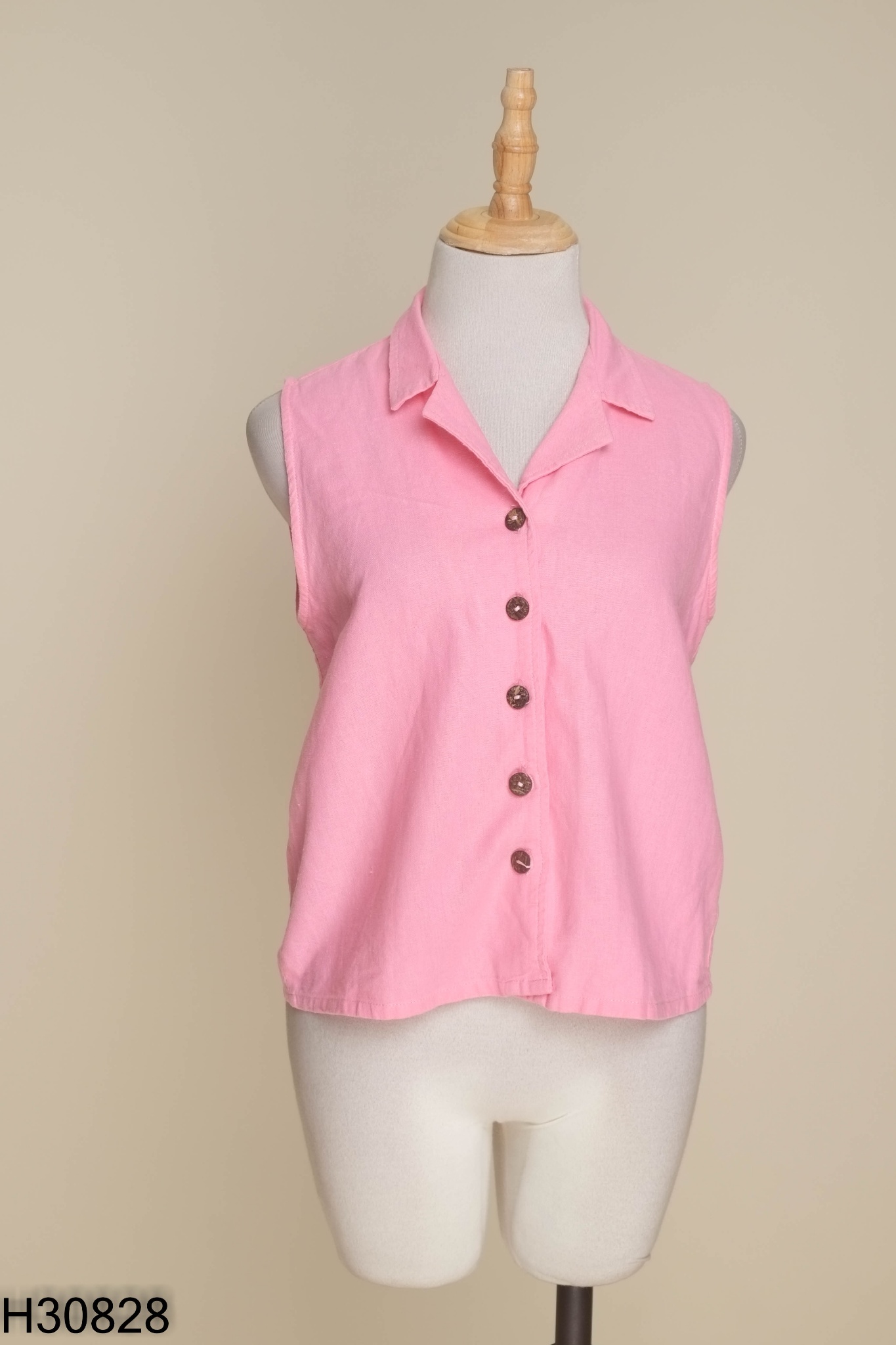 Áo linen hồng phối cúc