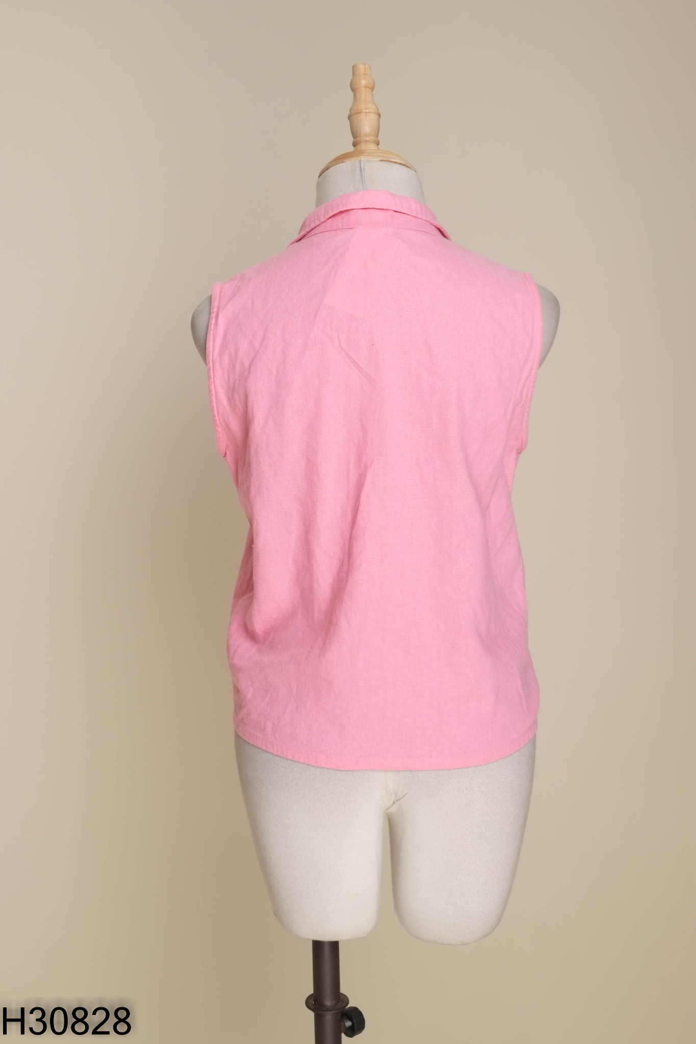 Áo linen hồng phối cúc