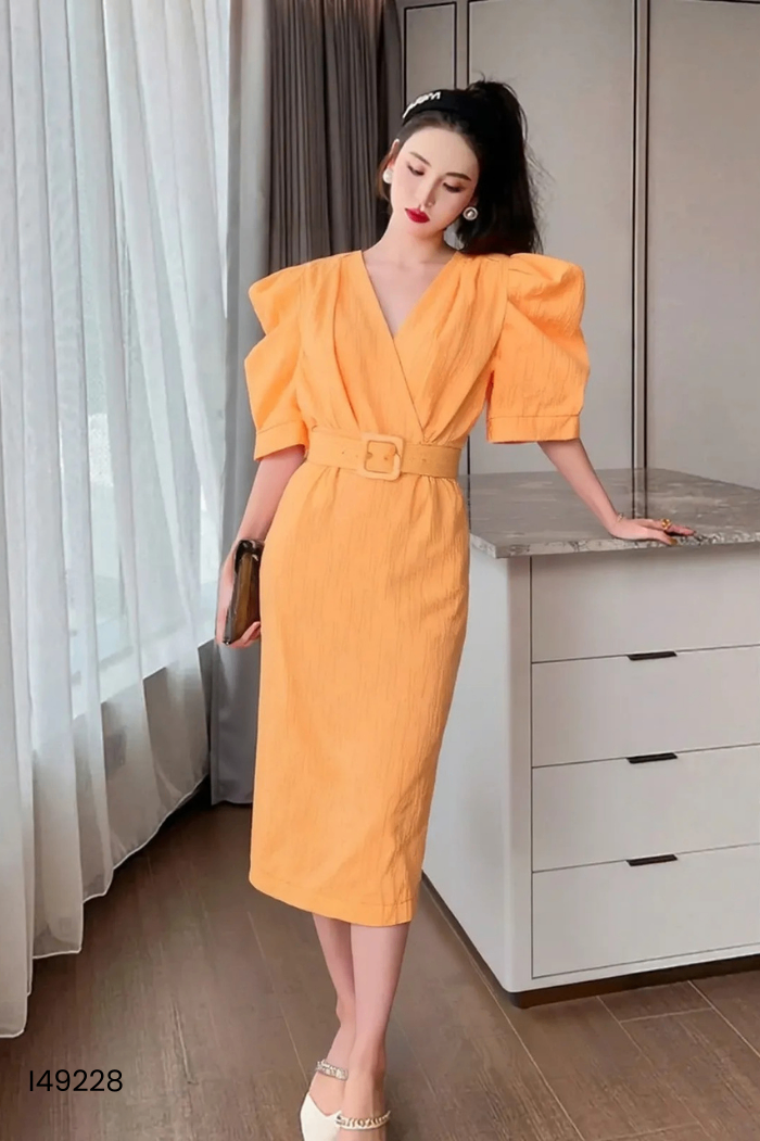 Váy cam cổ V kèm đai