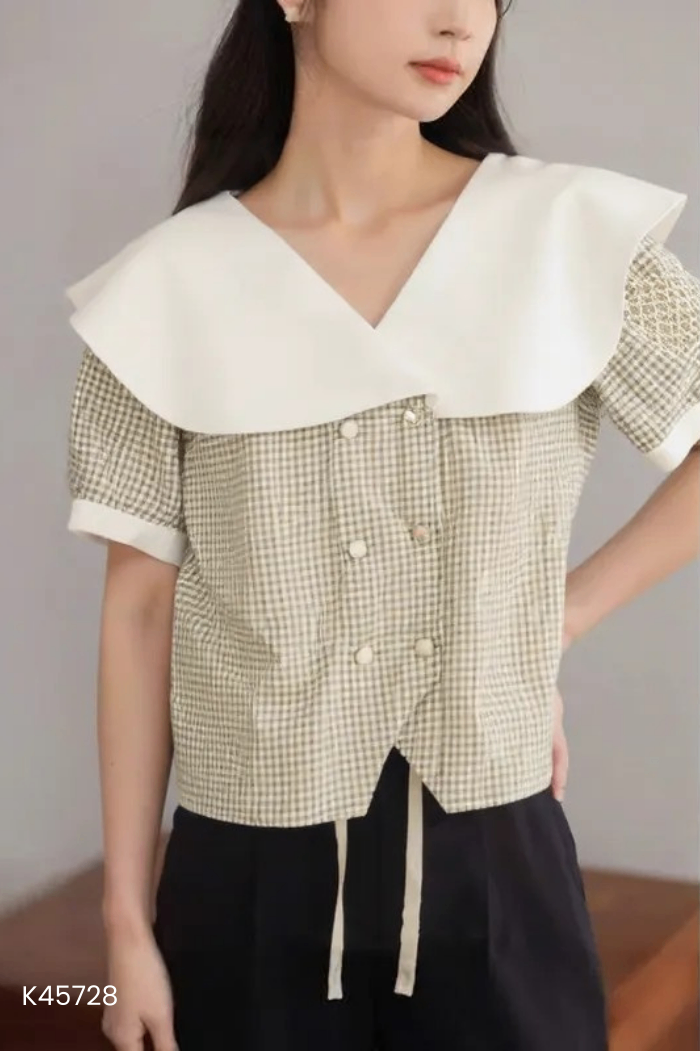 Áo xanh kẻ cổ trắng